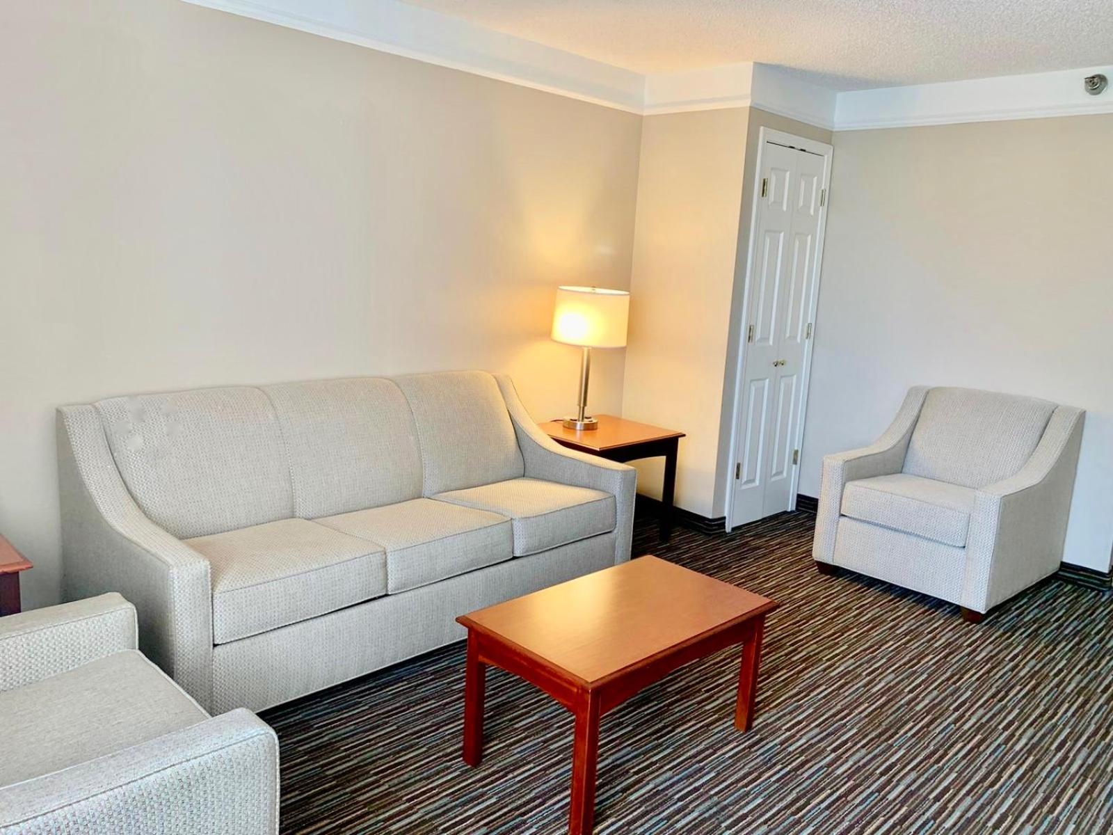 One-Bedroom King Suite - Non-Smoking - Photo 3