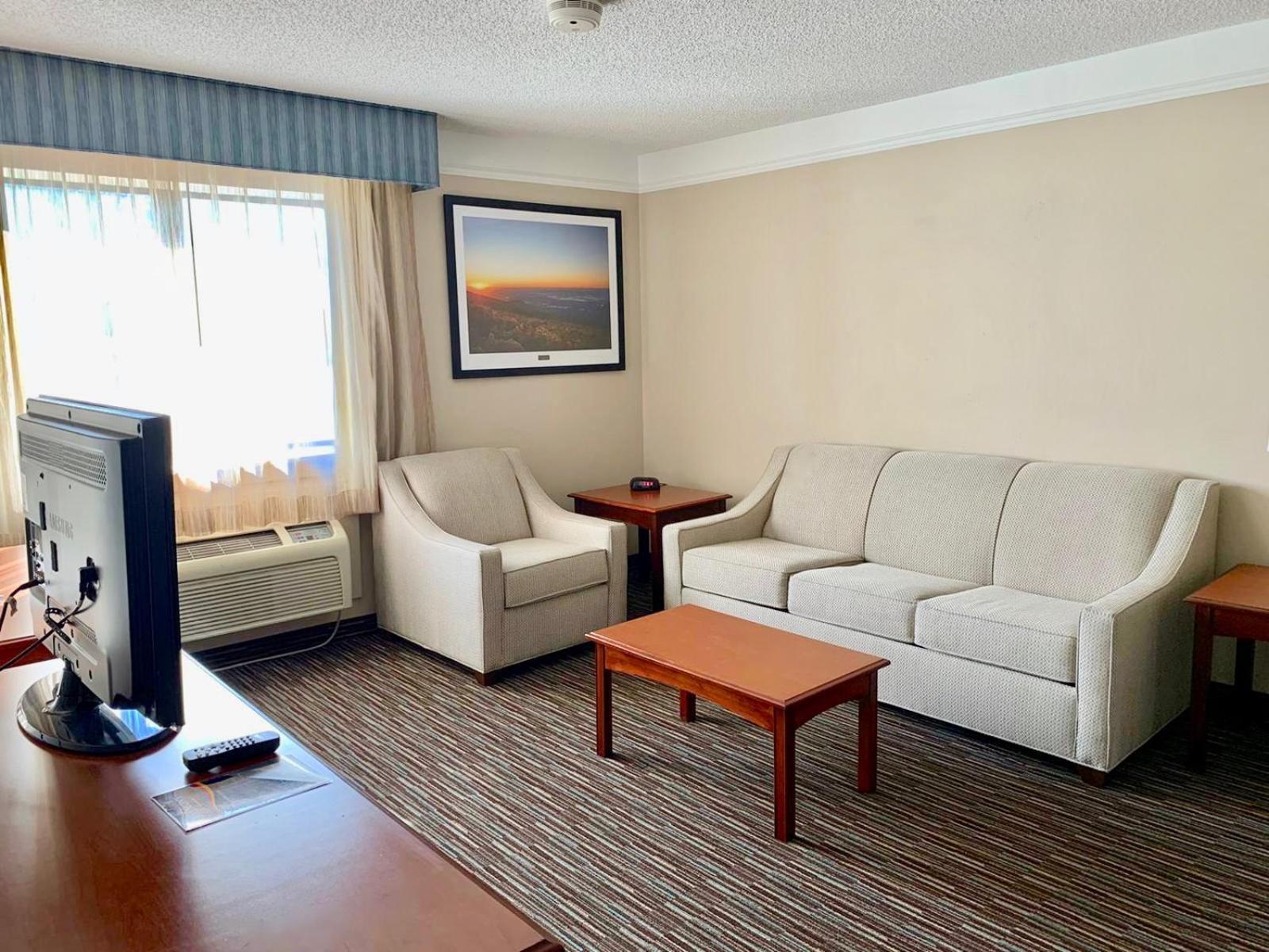 One-Bedroom King Suite - Non-Smoking - Photo 1