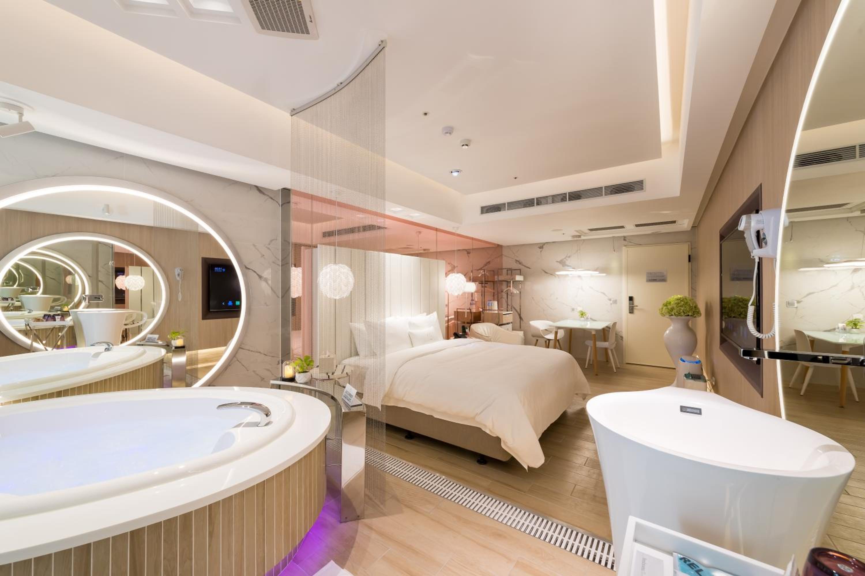 Double Room with Spa Bath photo 1