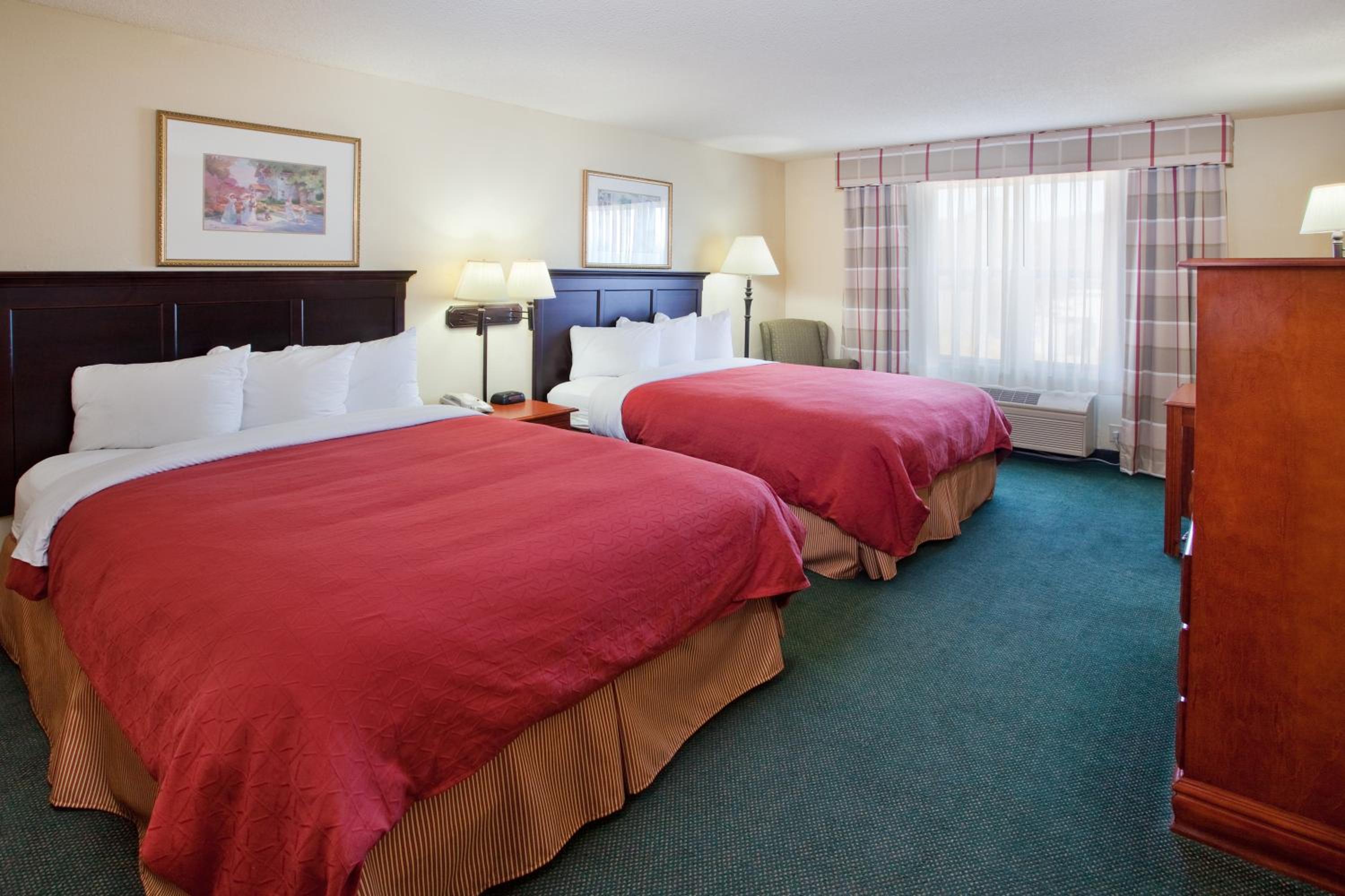 Queen Room with Two Queen Beds - Non-Smoking - Photo 1