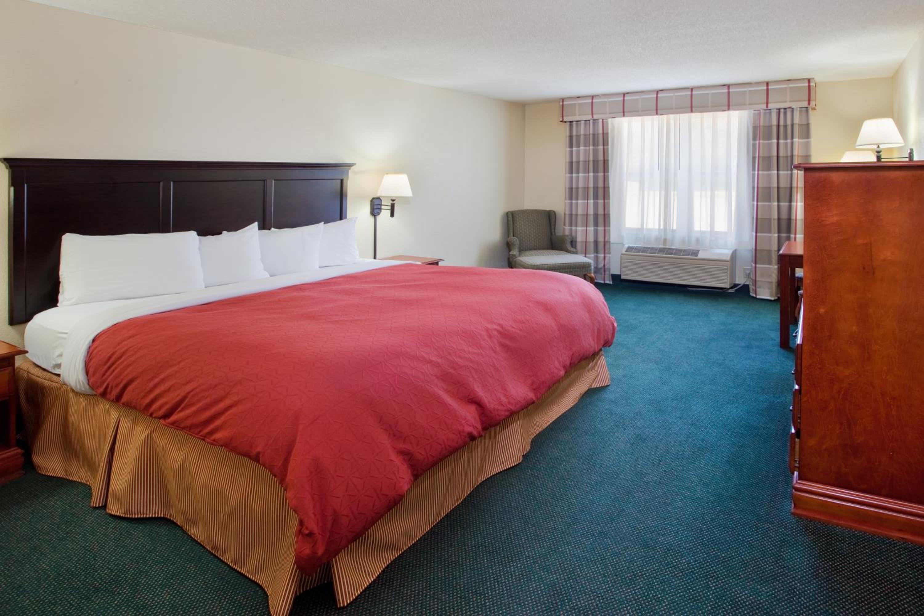 One-Bedroom King Suite with Sofa Bed - Non-Smoking - Photo 1