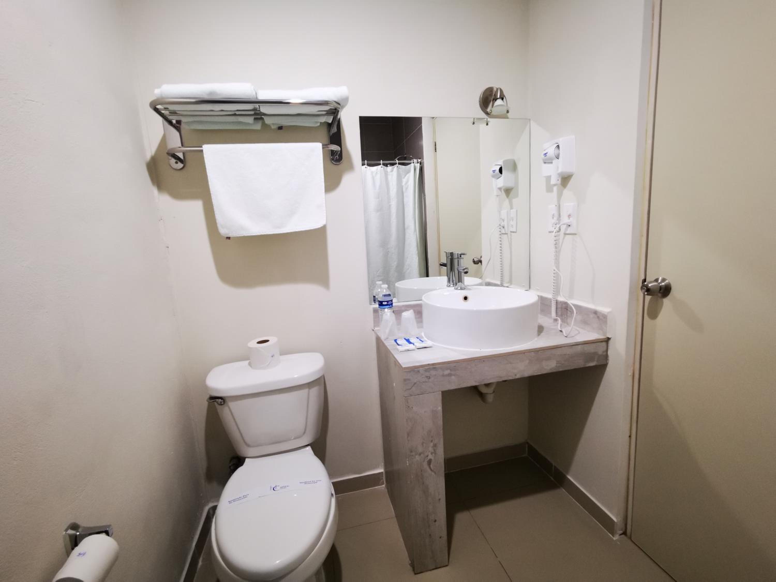 Queen Room photo 2