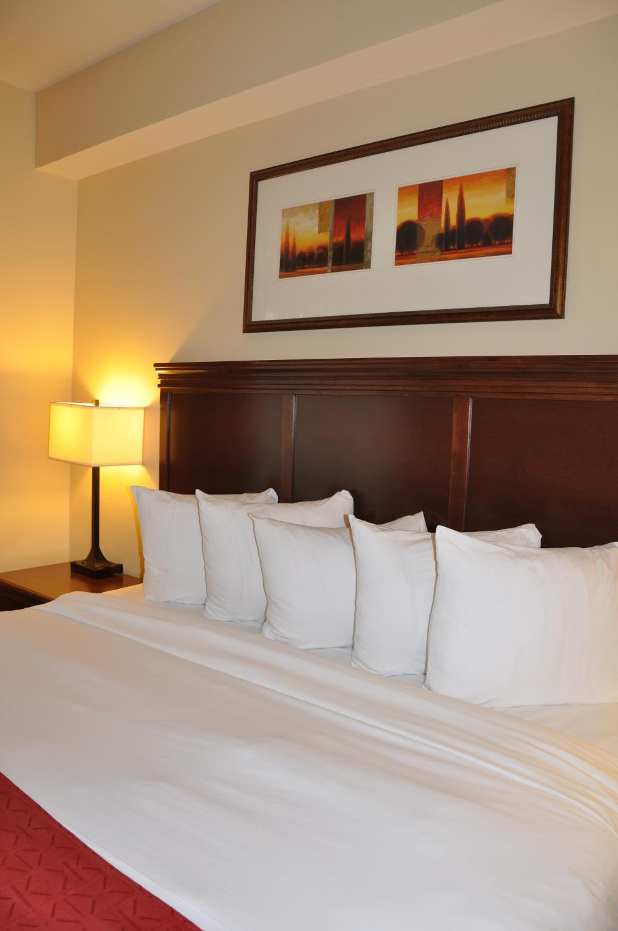 King Room - Non-Smoking - Photo 4