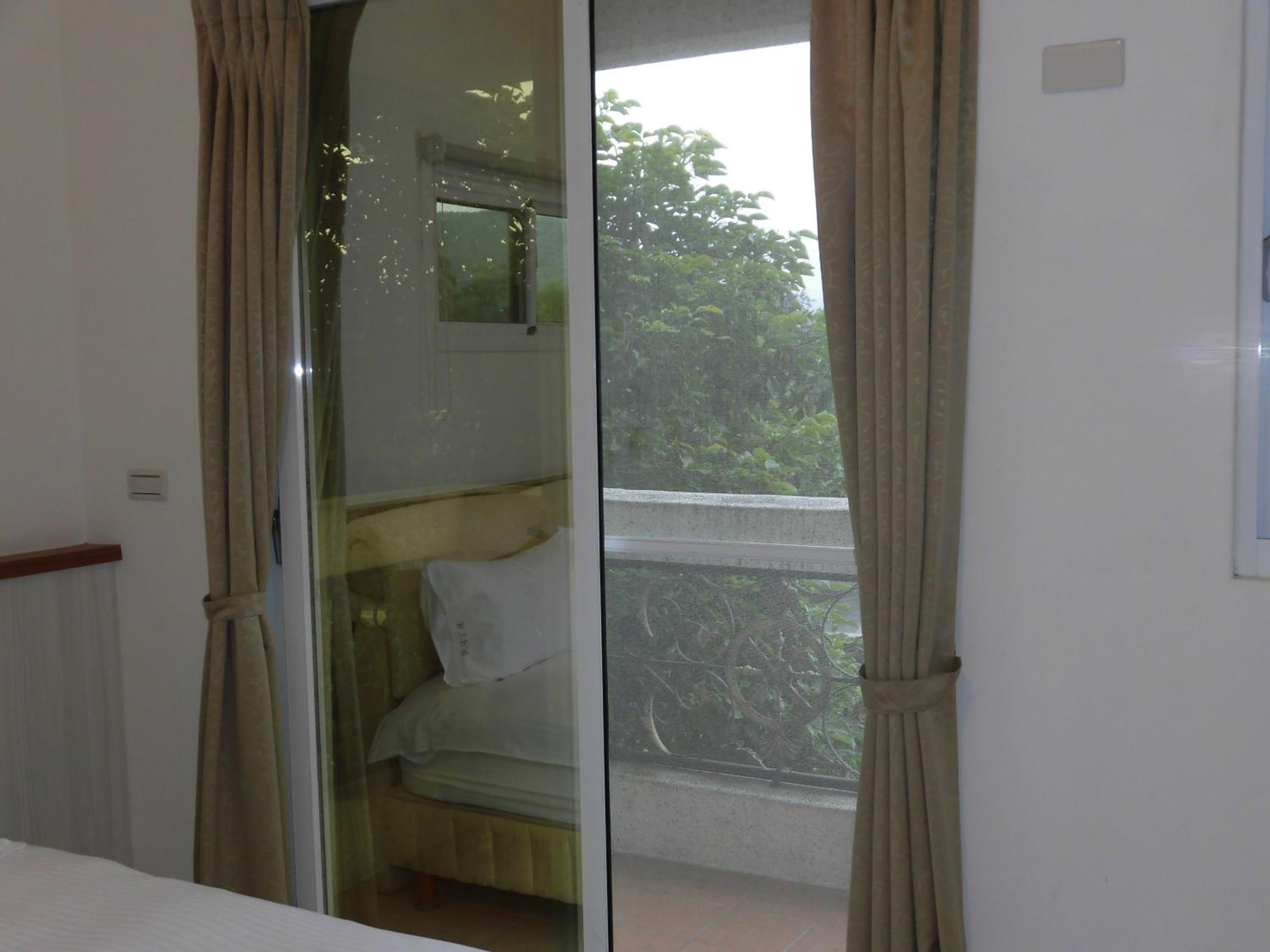 Triple Room with Bathroom photo 2