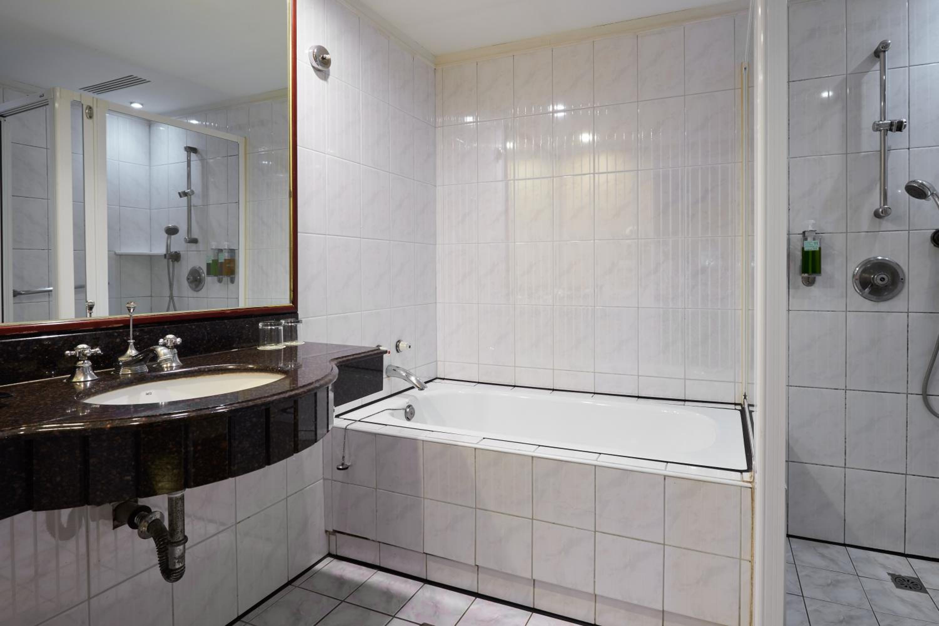 Deluxe Quadruple Room - Photo 4