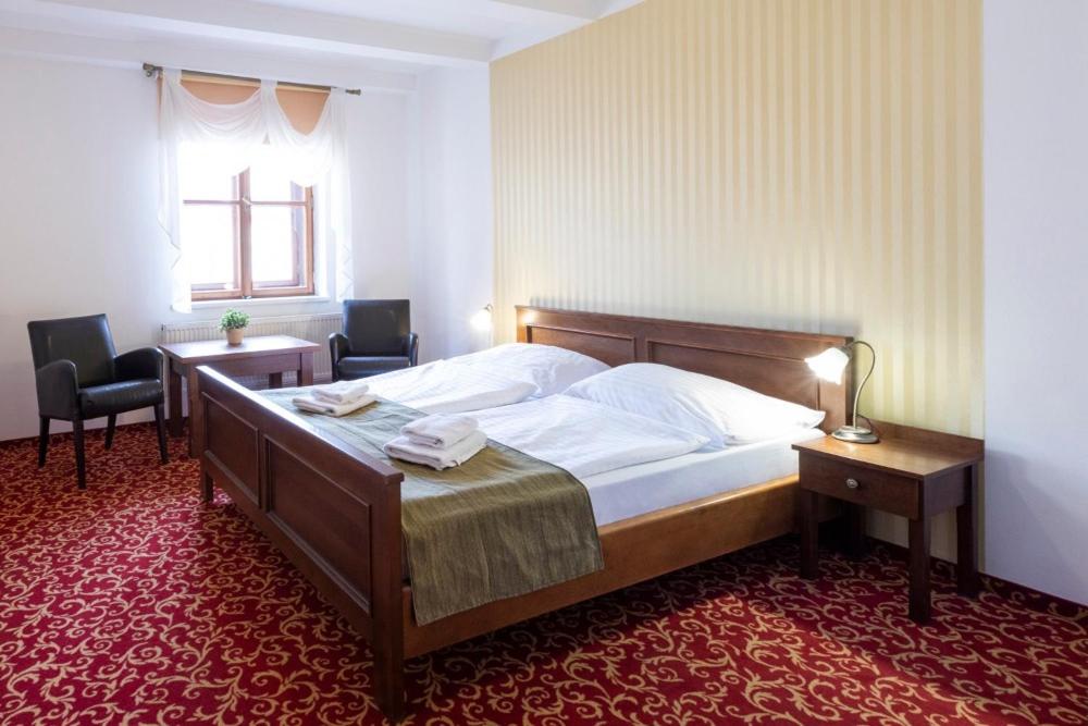 Double or Twin Room - Photo 9