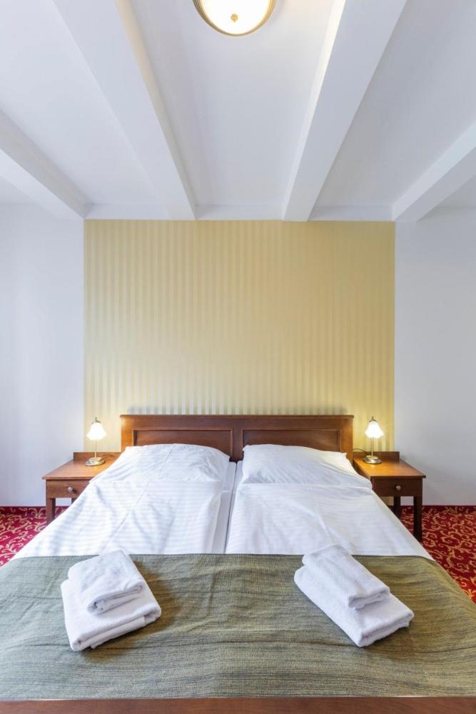 Double or Twin Room - Photo 12