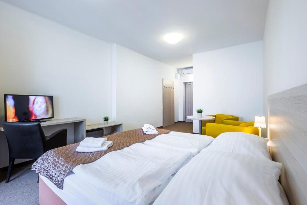 Double or Twin Room - Photo 10