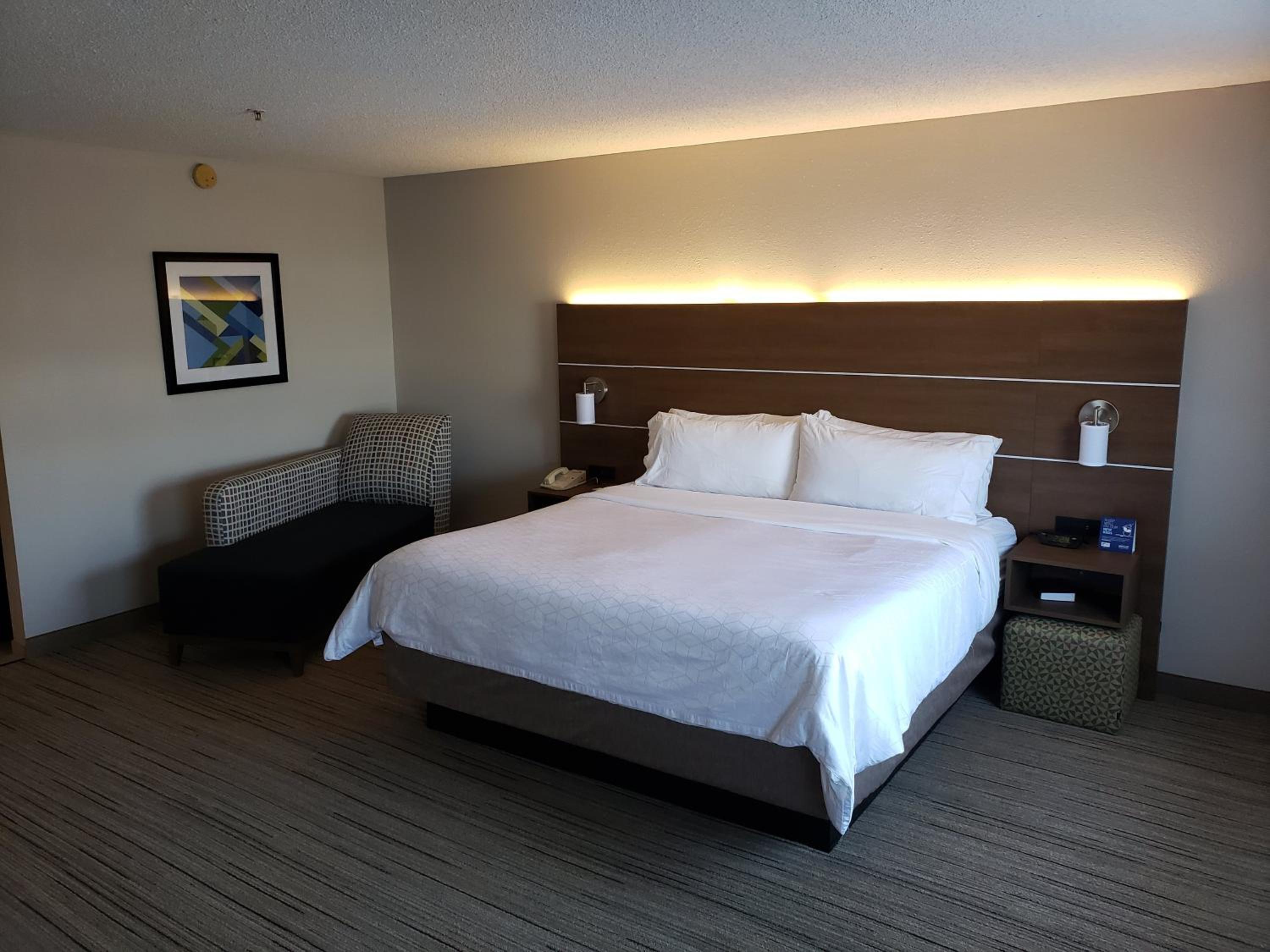 Standard King Room - Photo 2