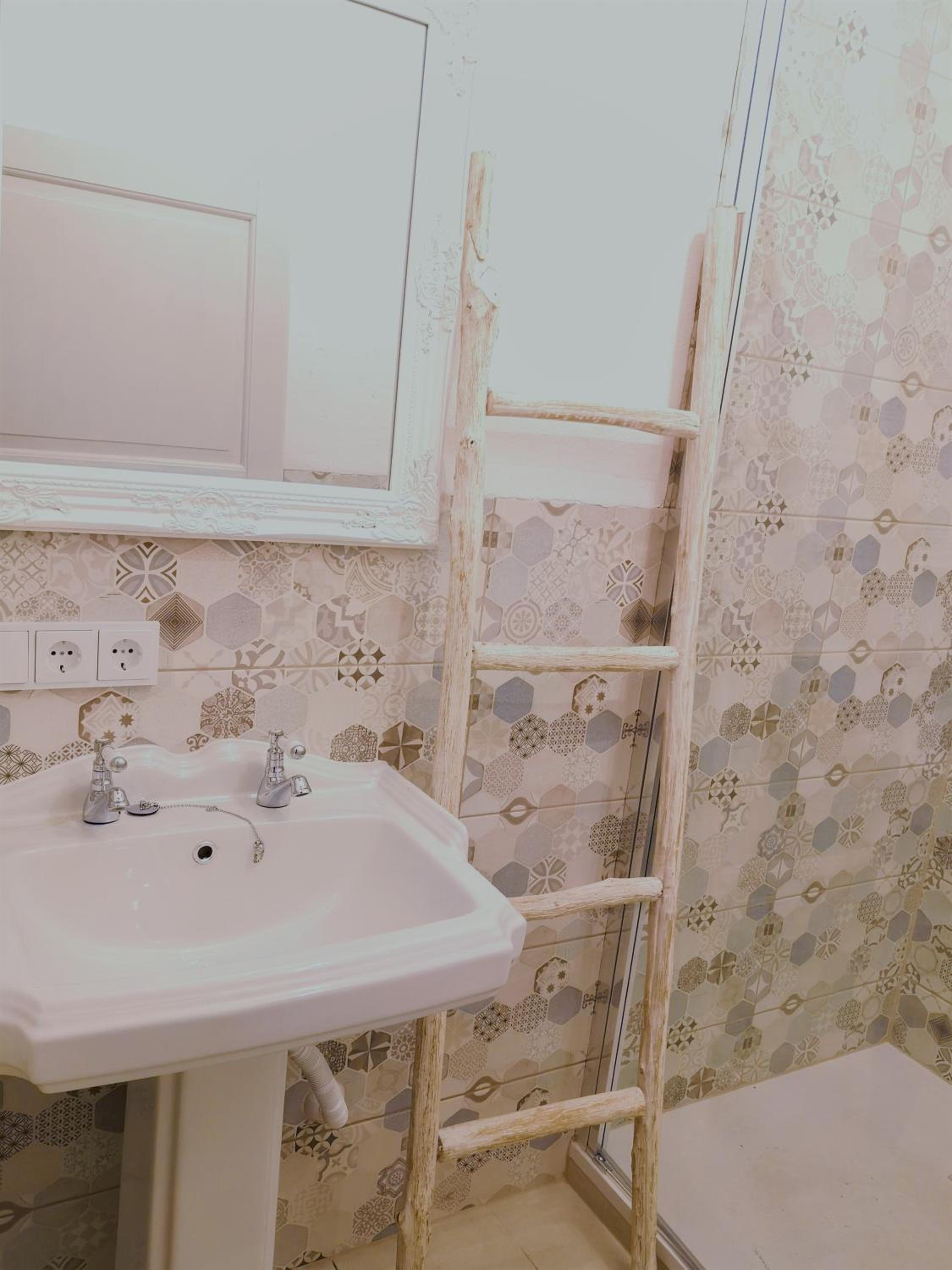 Deluxe Room - Photo 4