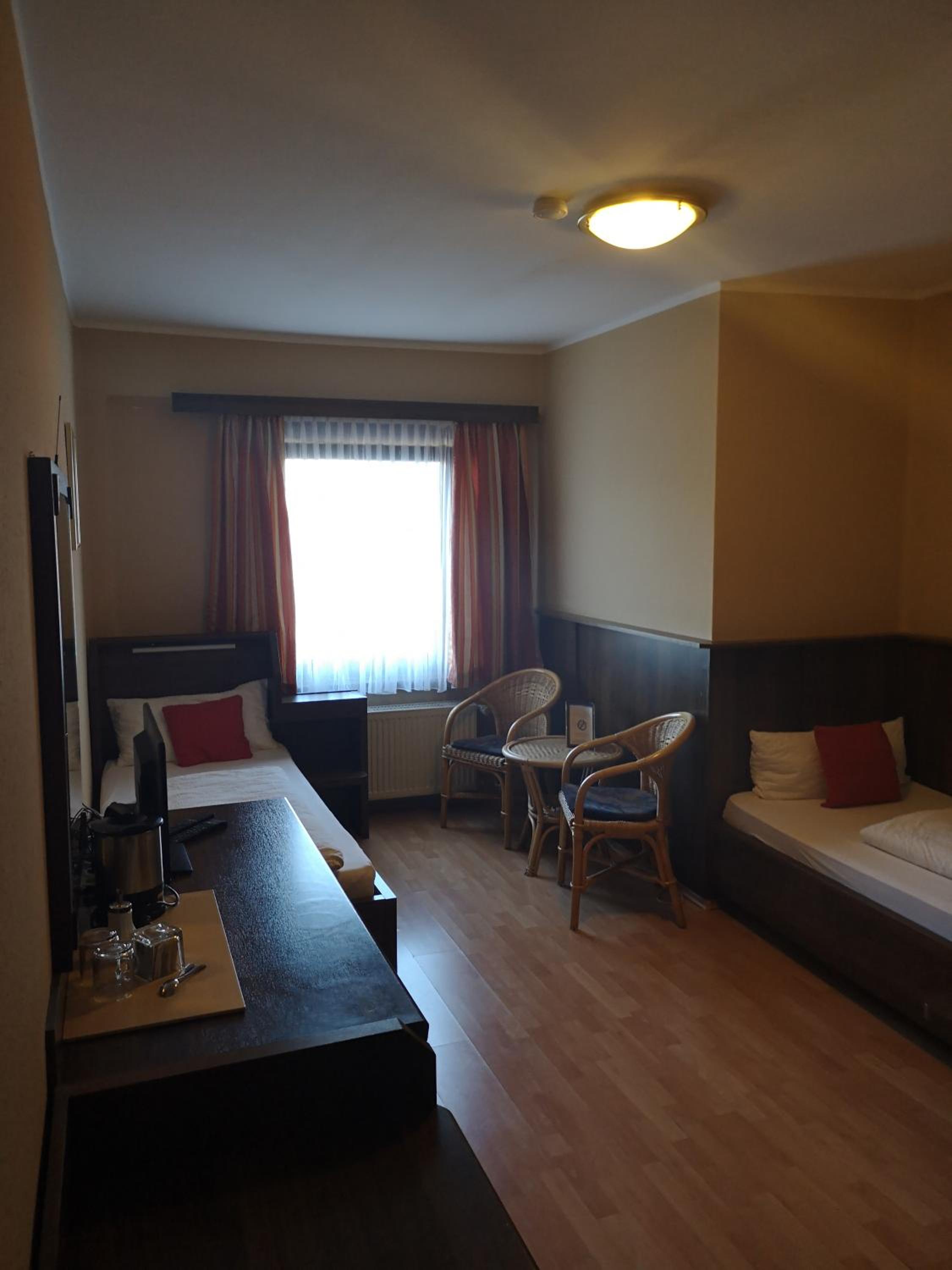 Twin Room - Photo 5