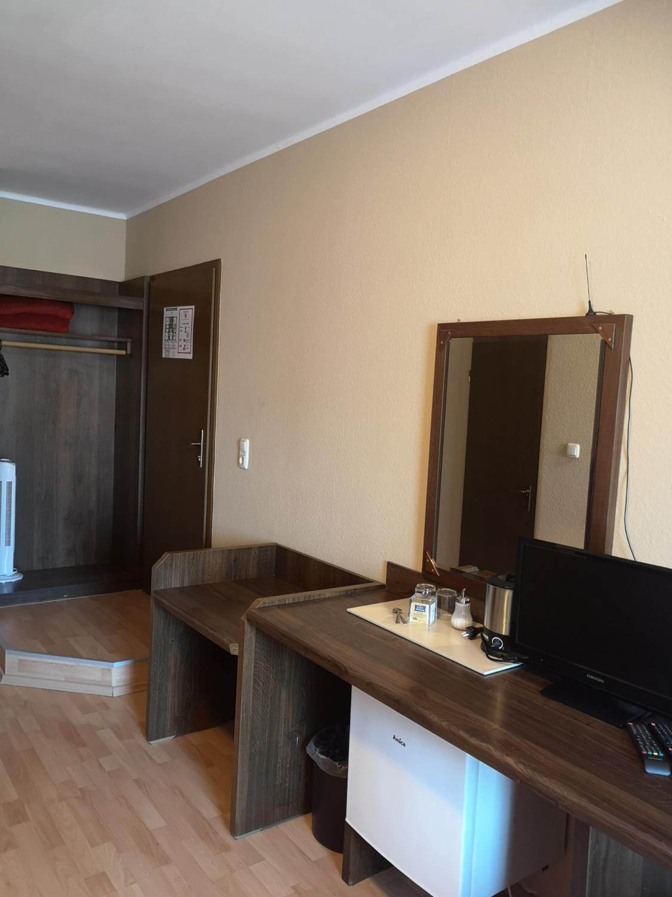 Twin Room - Photo 4
