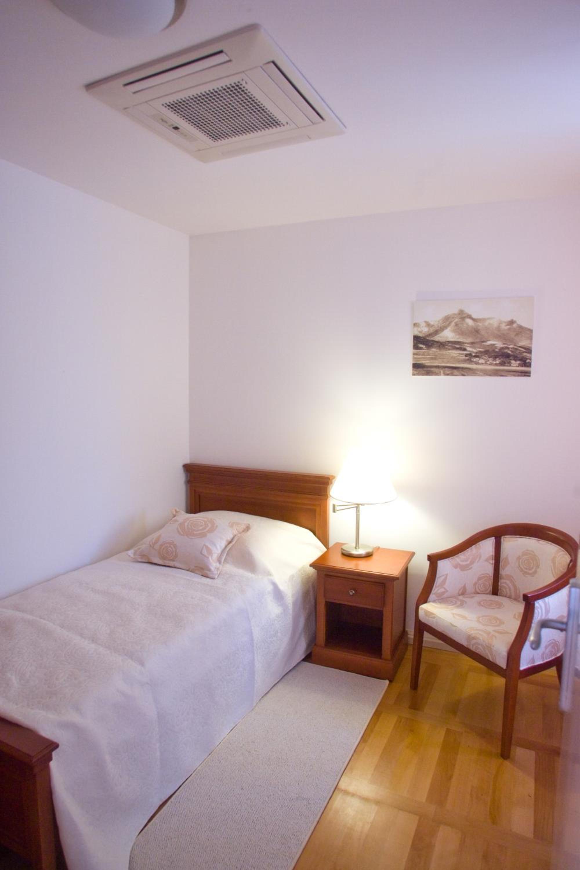 Deluxe Suite - Photo 3