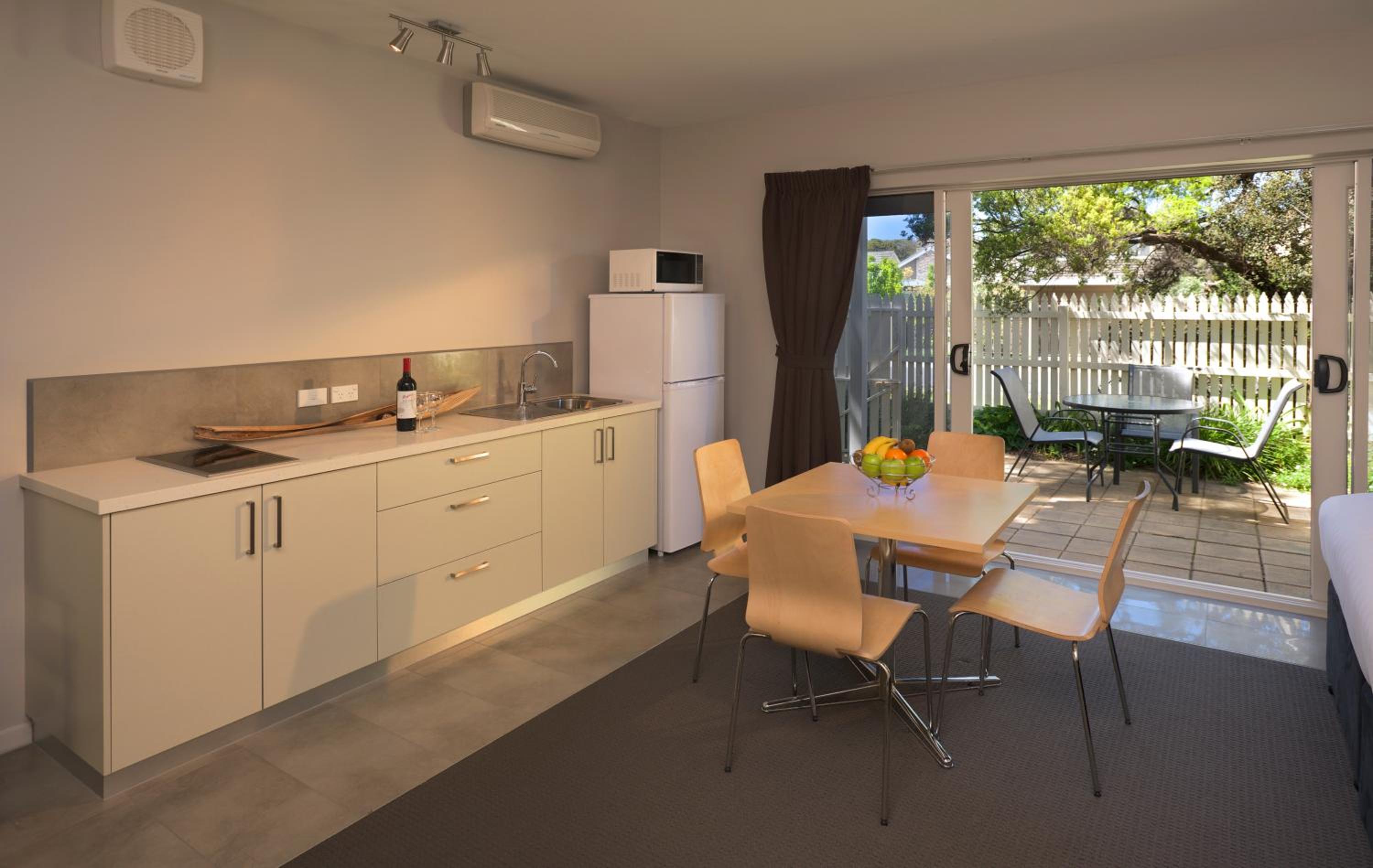 Family Room with Garden View with Free Parking and Wifi photo 2