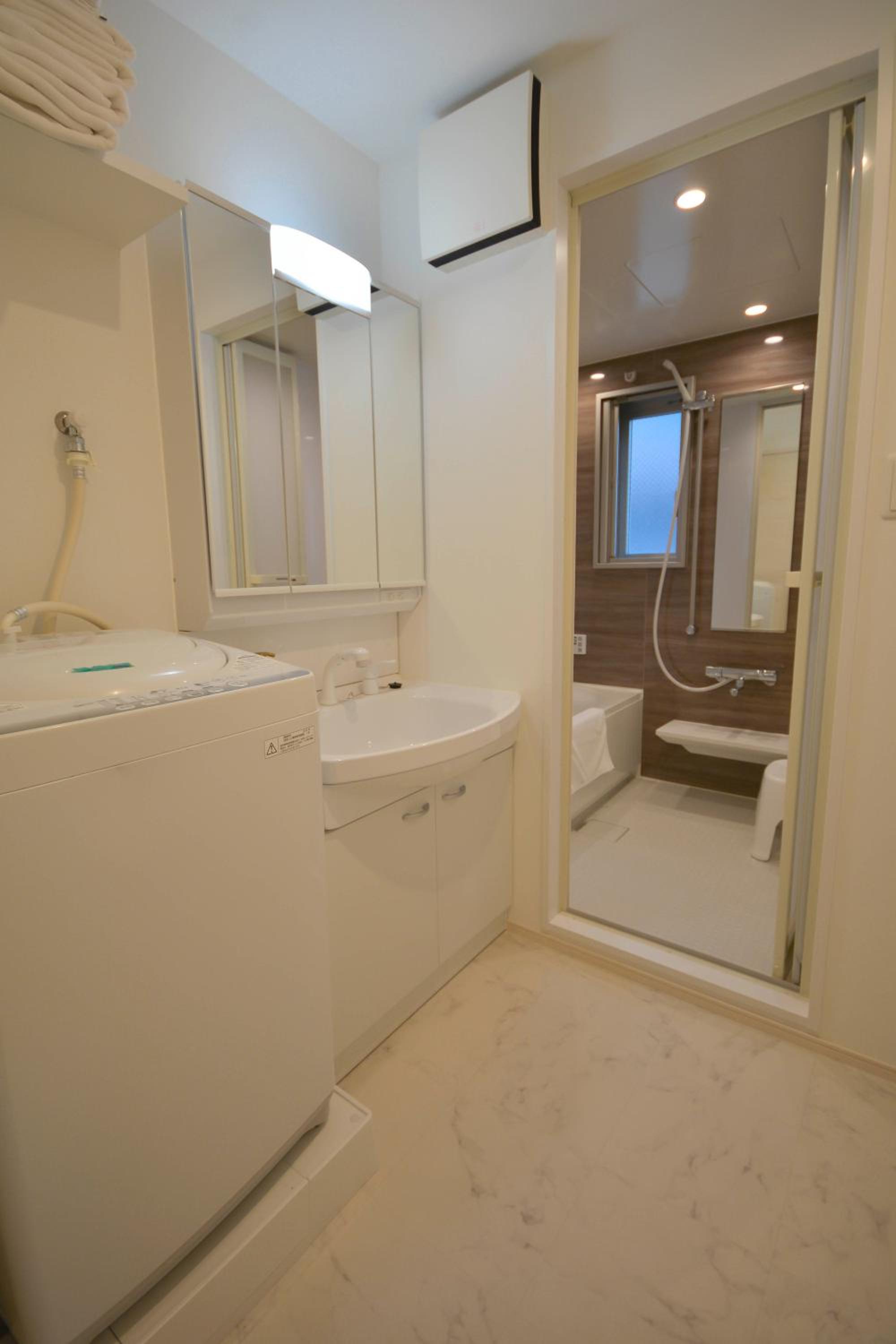 Large Twin Room - Photo 2
