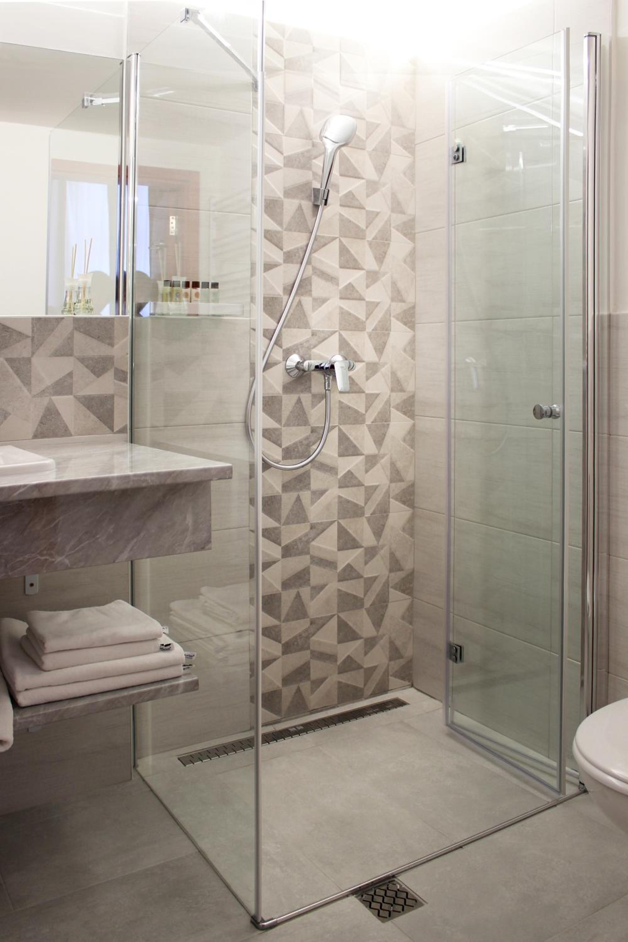 Superior Double or Twin Room - Photo 4