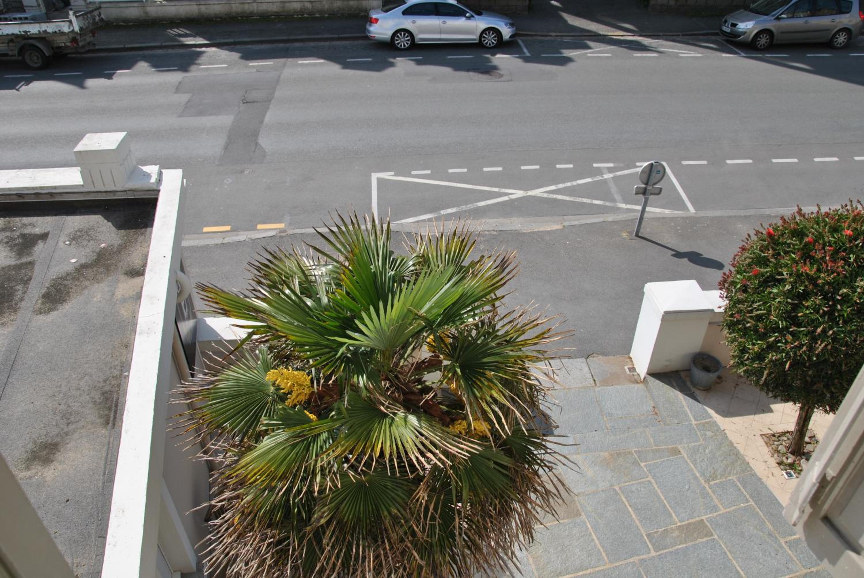 Comfort Double Room with Street View - Photo 8