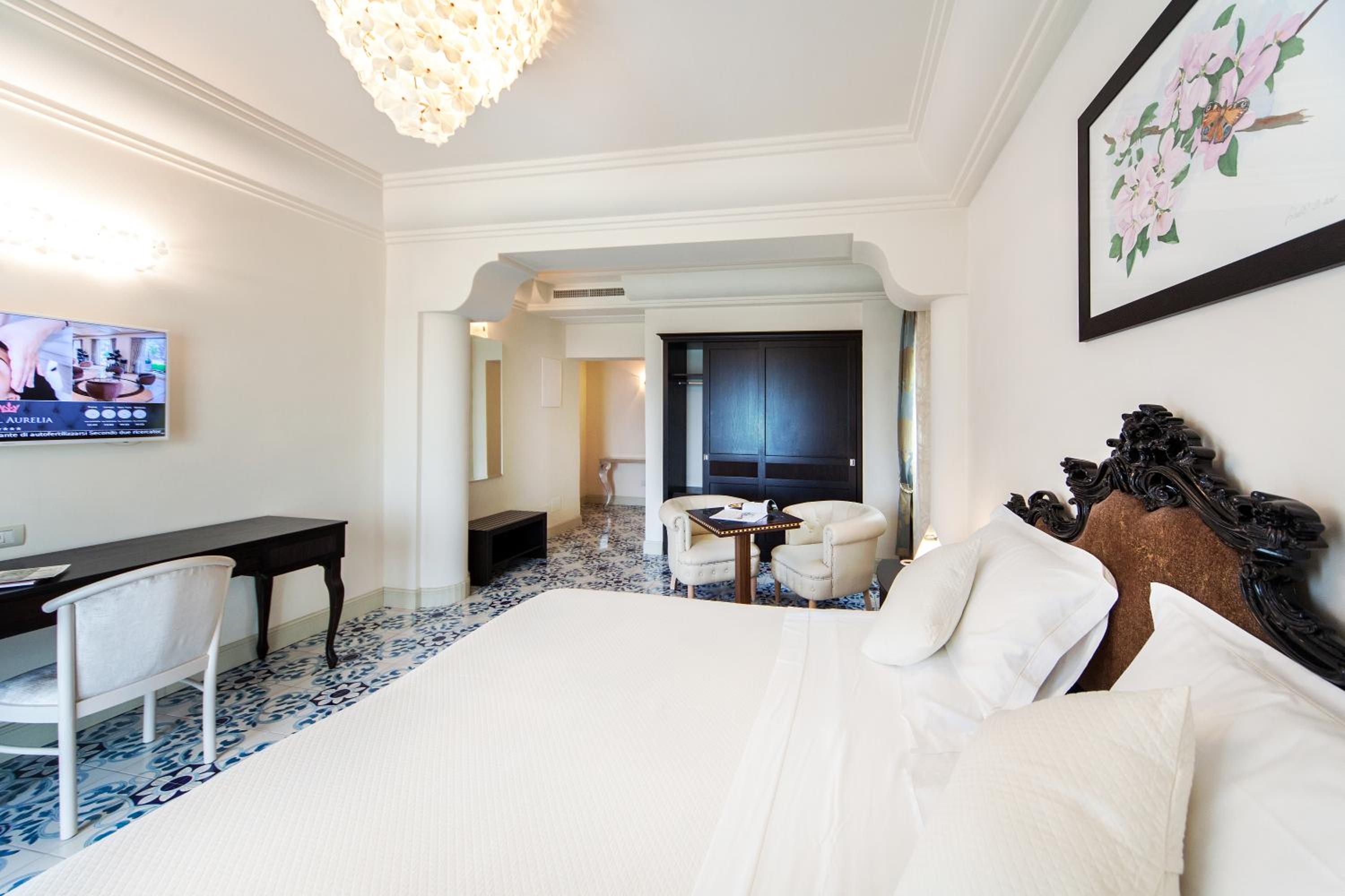 Deluxe Double or Twin Room - Photo 7
