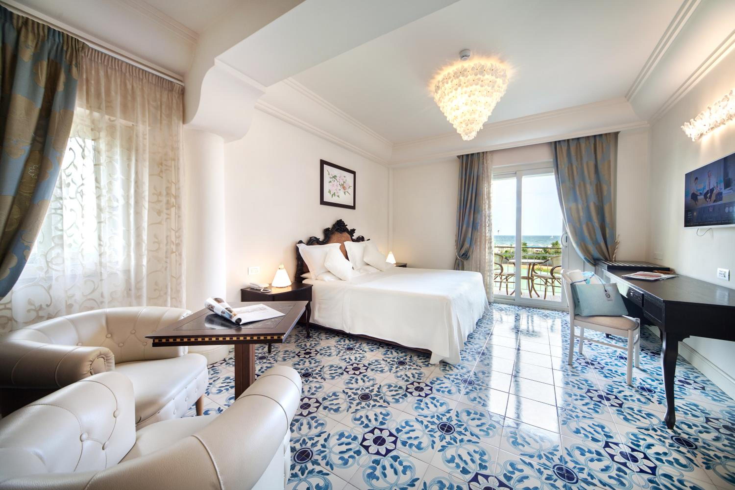 Deluxe Double or Twin Room - Photo 3