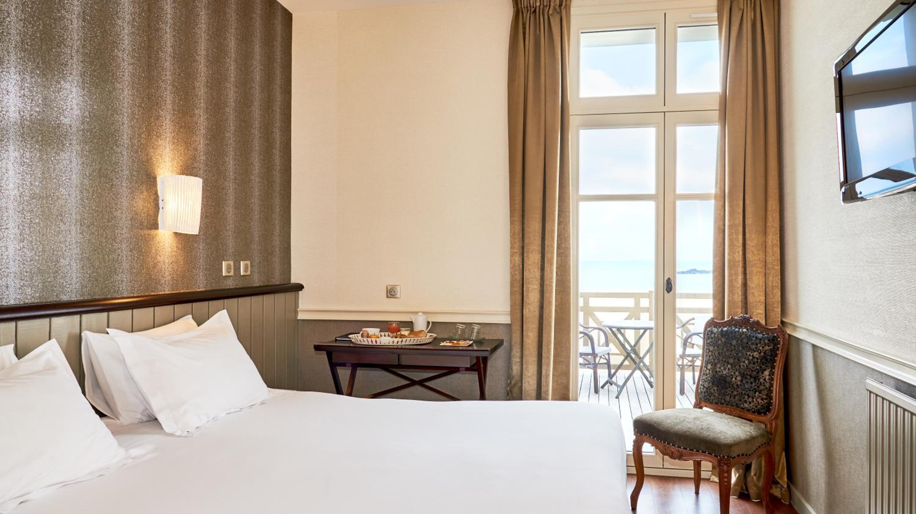 Small Double Room with Terrace and Sea View
