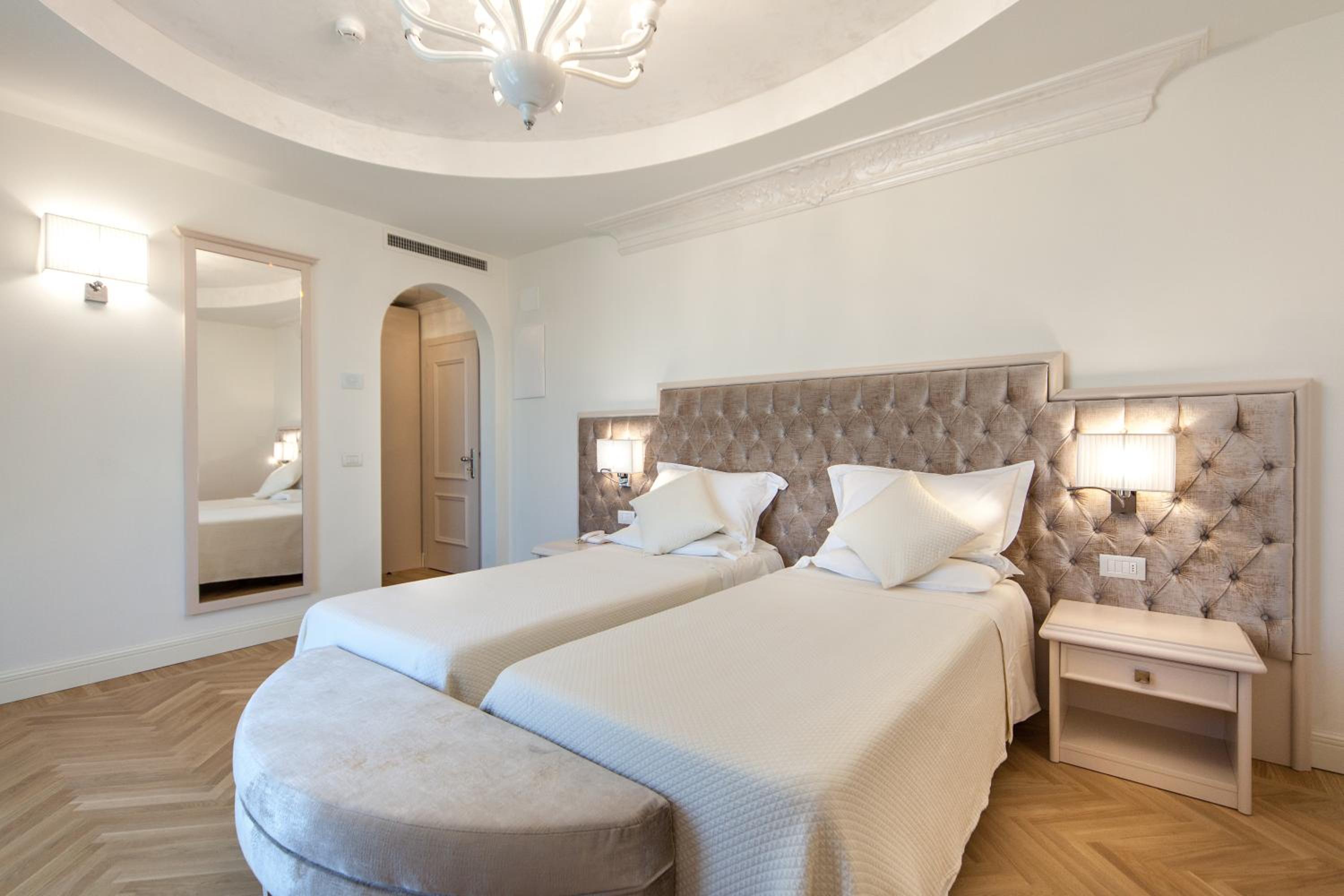 Classic Double or Twin Room - Photo 4