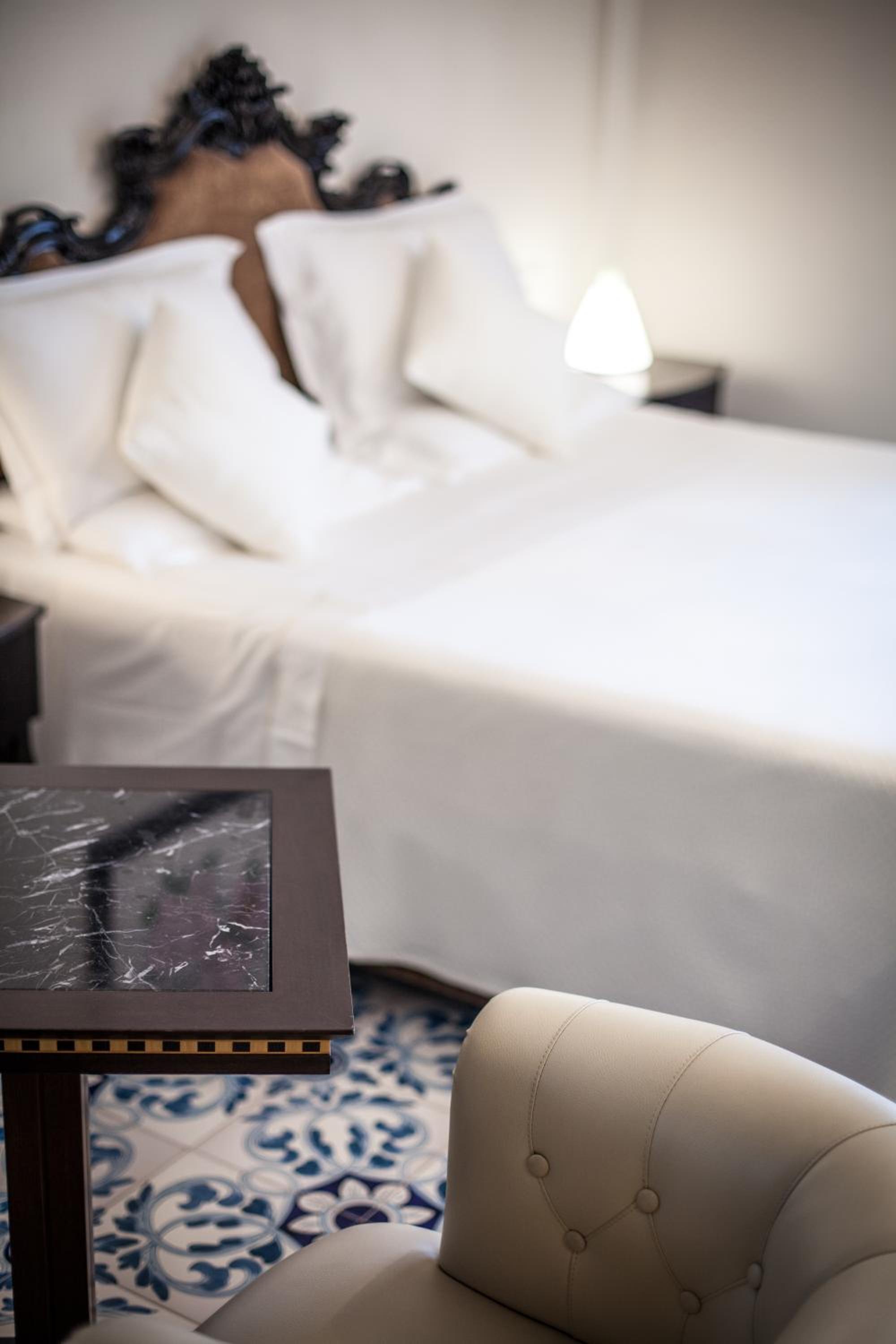 Deluxe Double or Twin Room - Photo 6