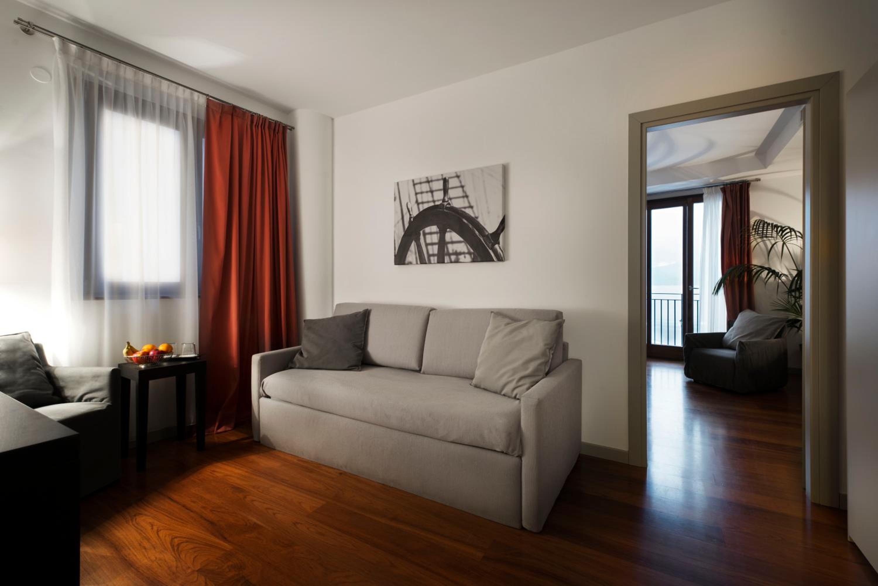 Deluxe Triple Room with Lake View photo 2