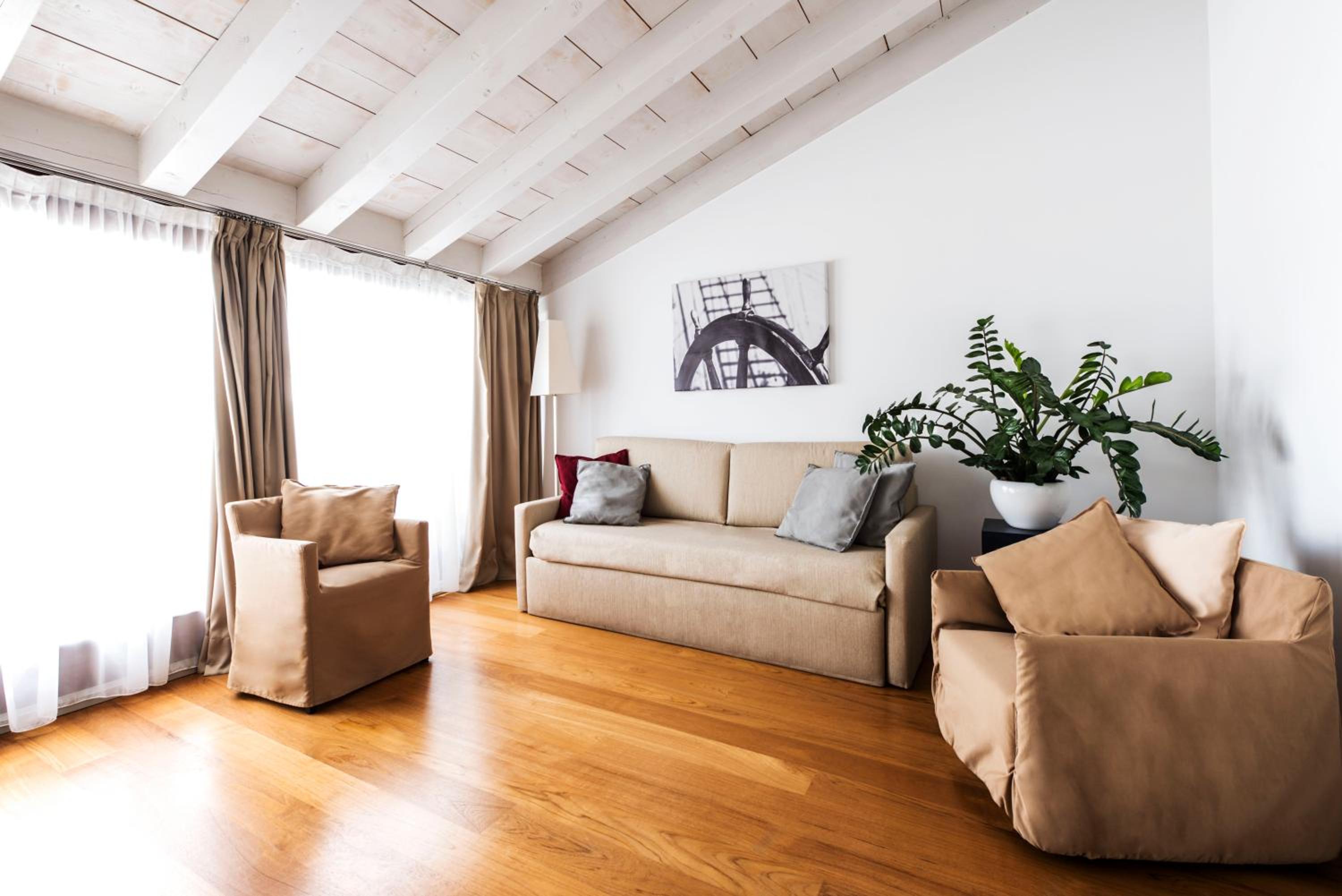 Suite with Lake View - Photo 7