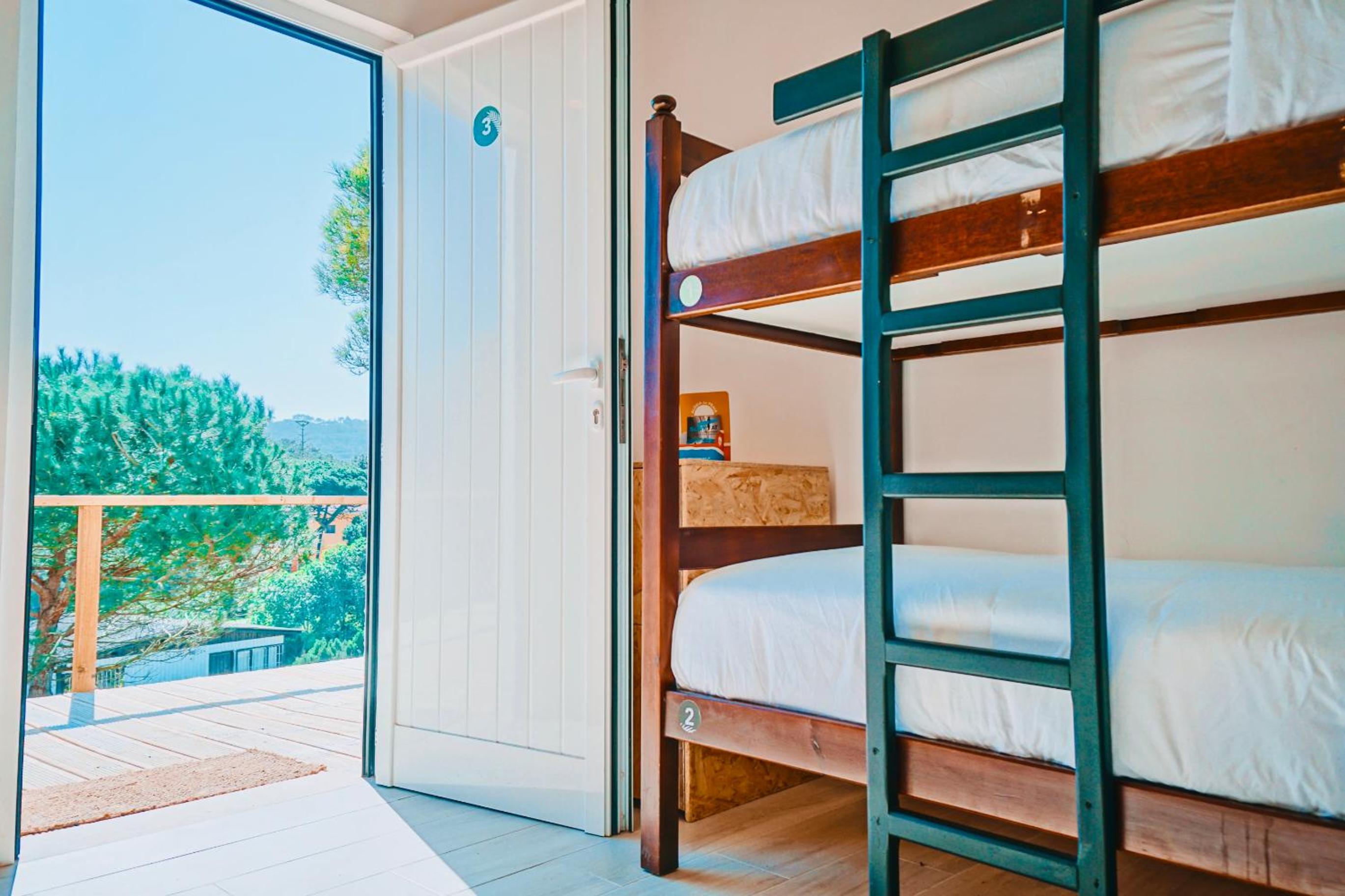 8-Bed Mixed Dormitory Room photo 3