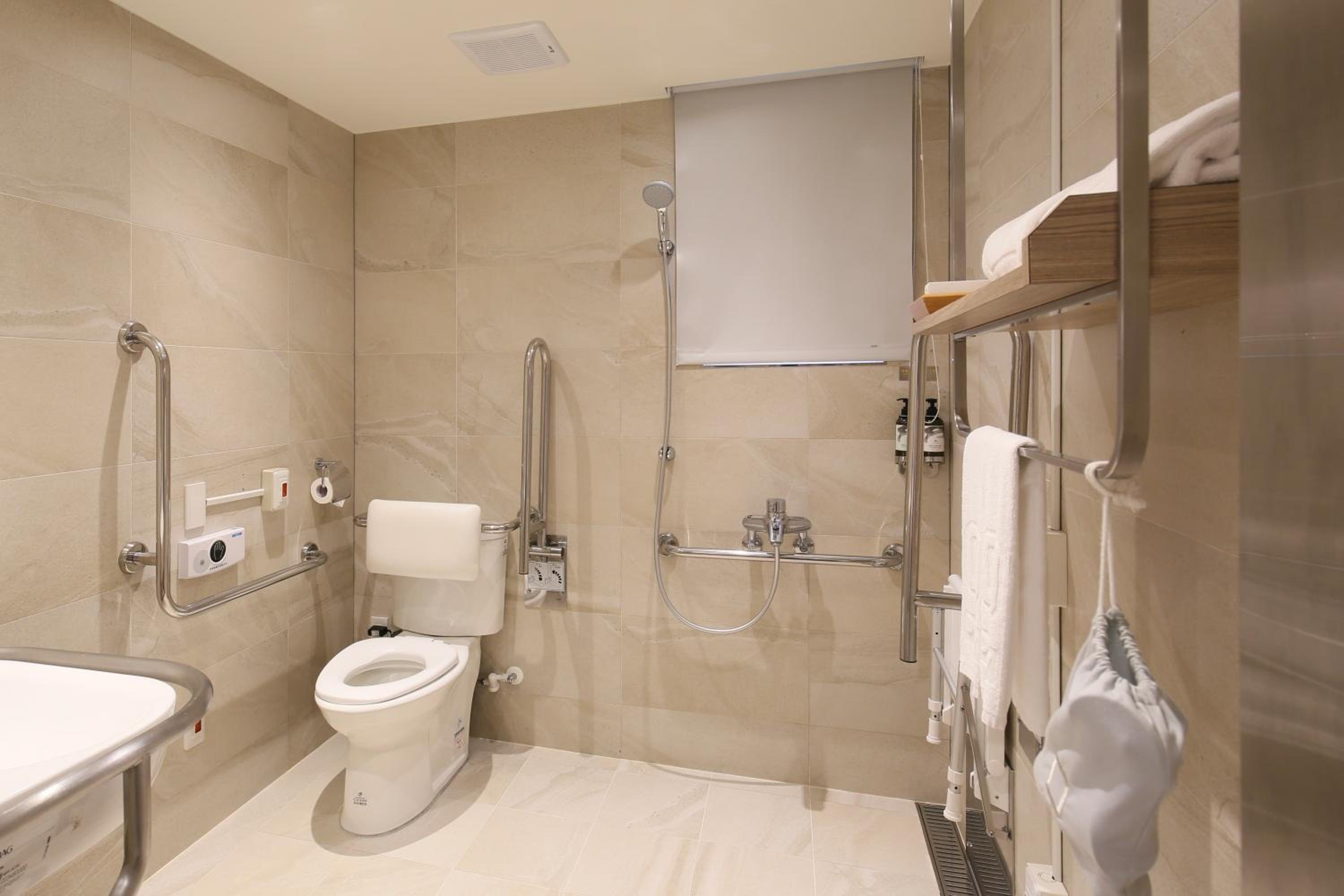 Economy Double Room - no window - Photo 2
