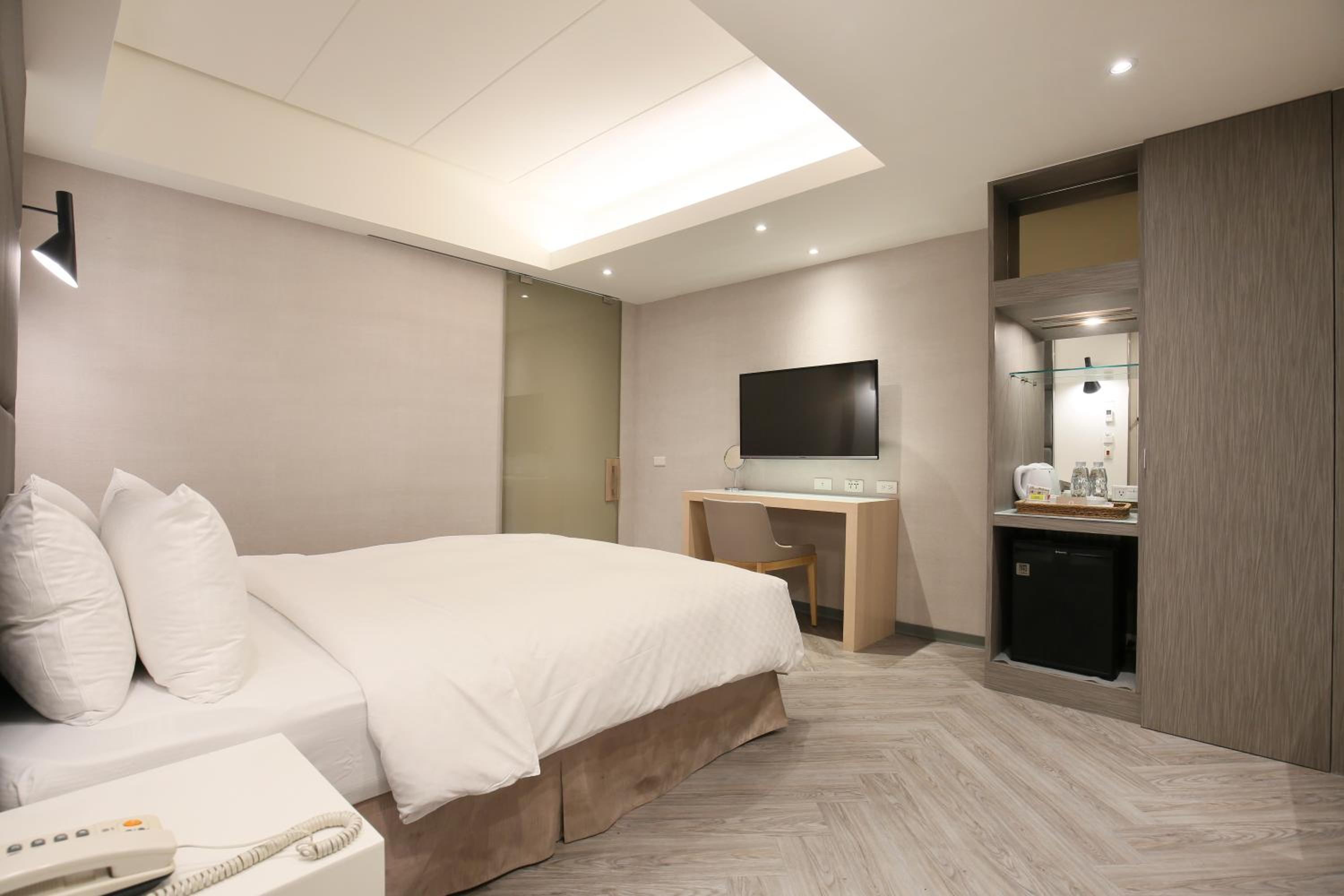 Economy Double Room - no window - Photo 3