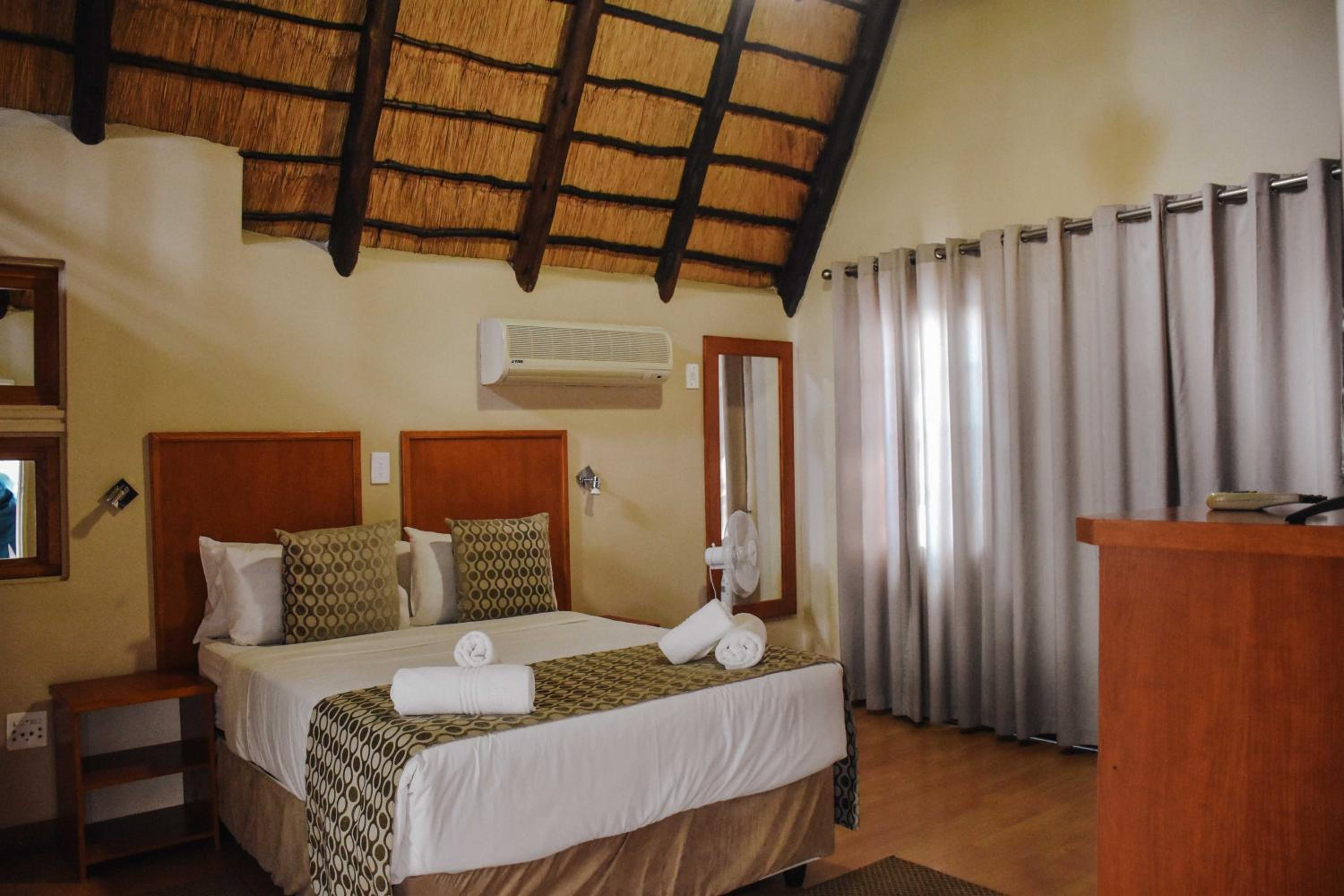 Business Room - Thatch Roof photo 2