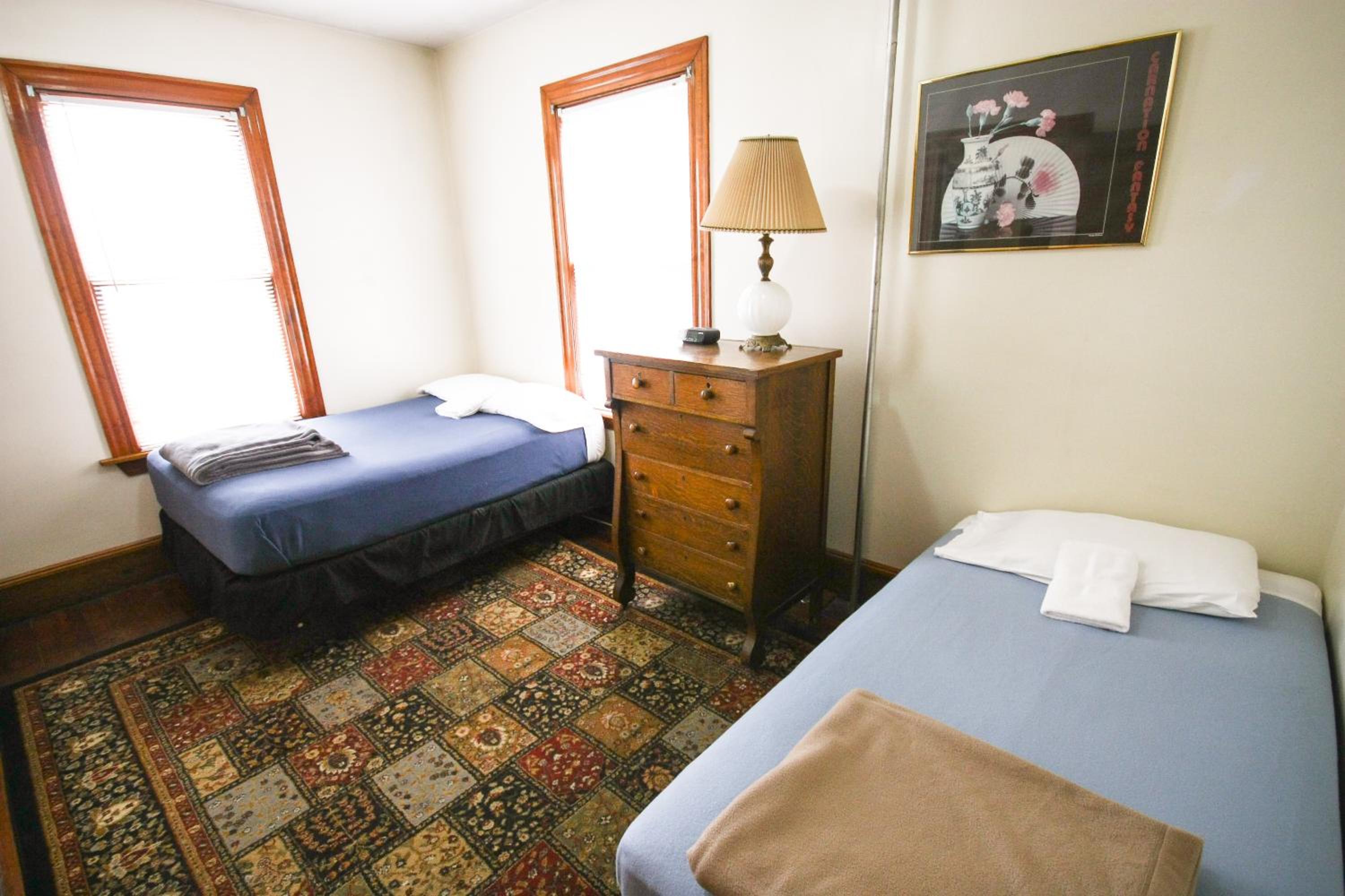 Budget Triple Room with Shared Bathroom photo 2