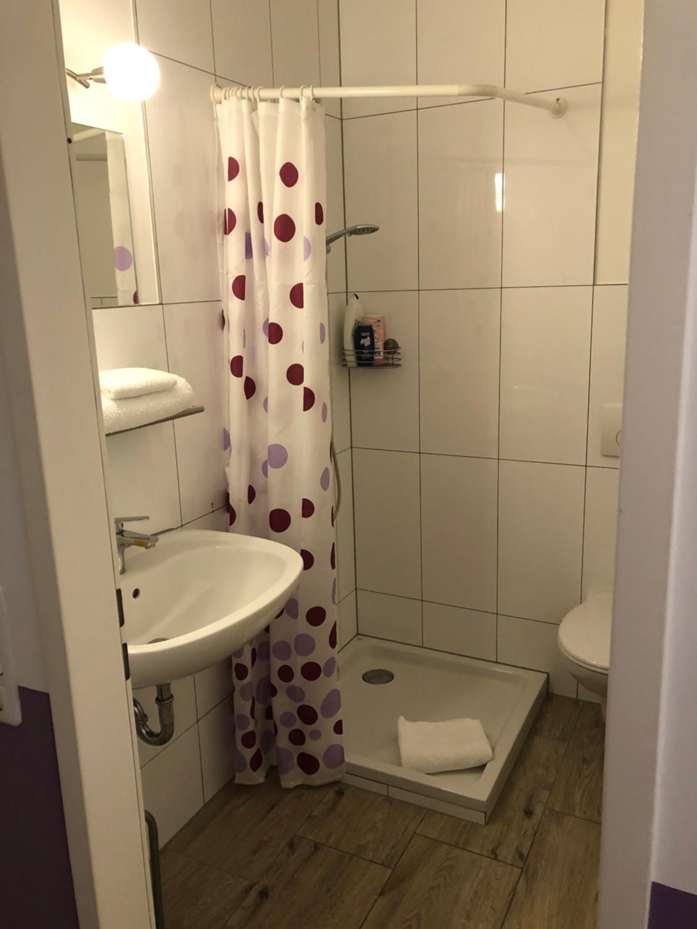 Small Double Room - Photo 6