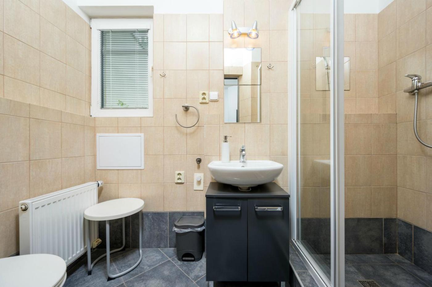 Apartment with Private External Bathroom