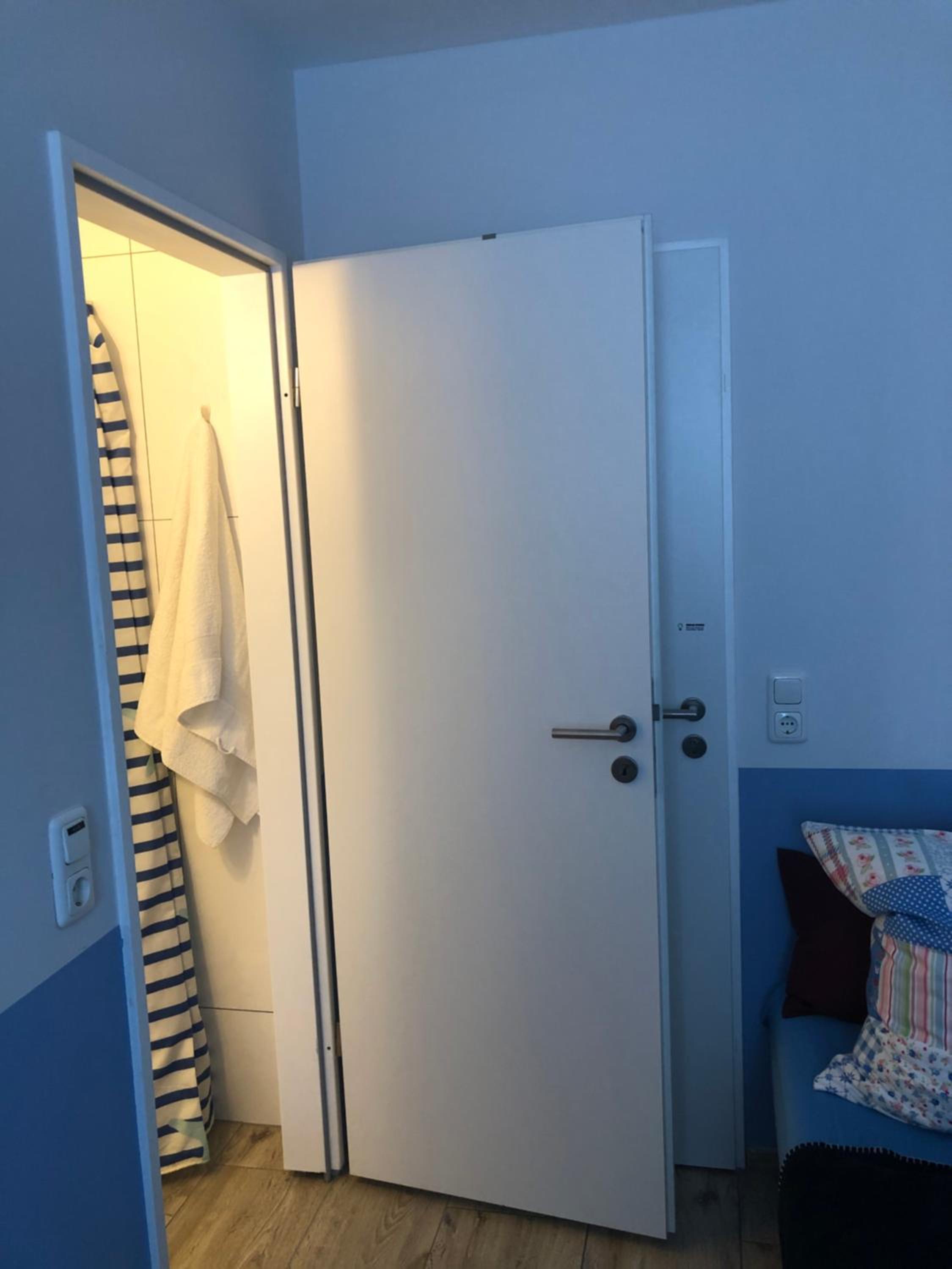 Small Single Room photo 3