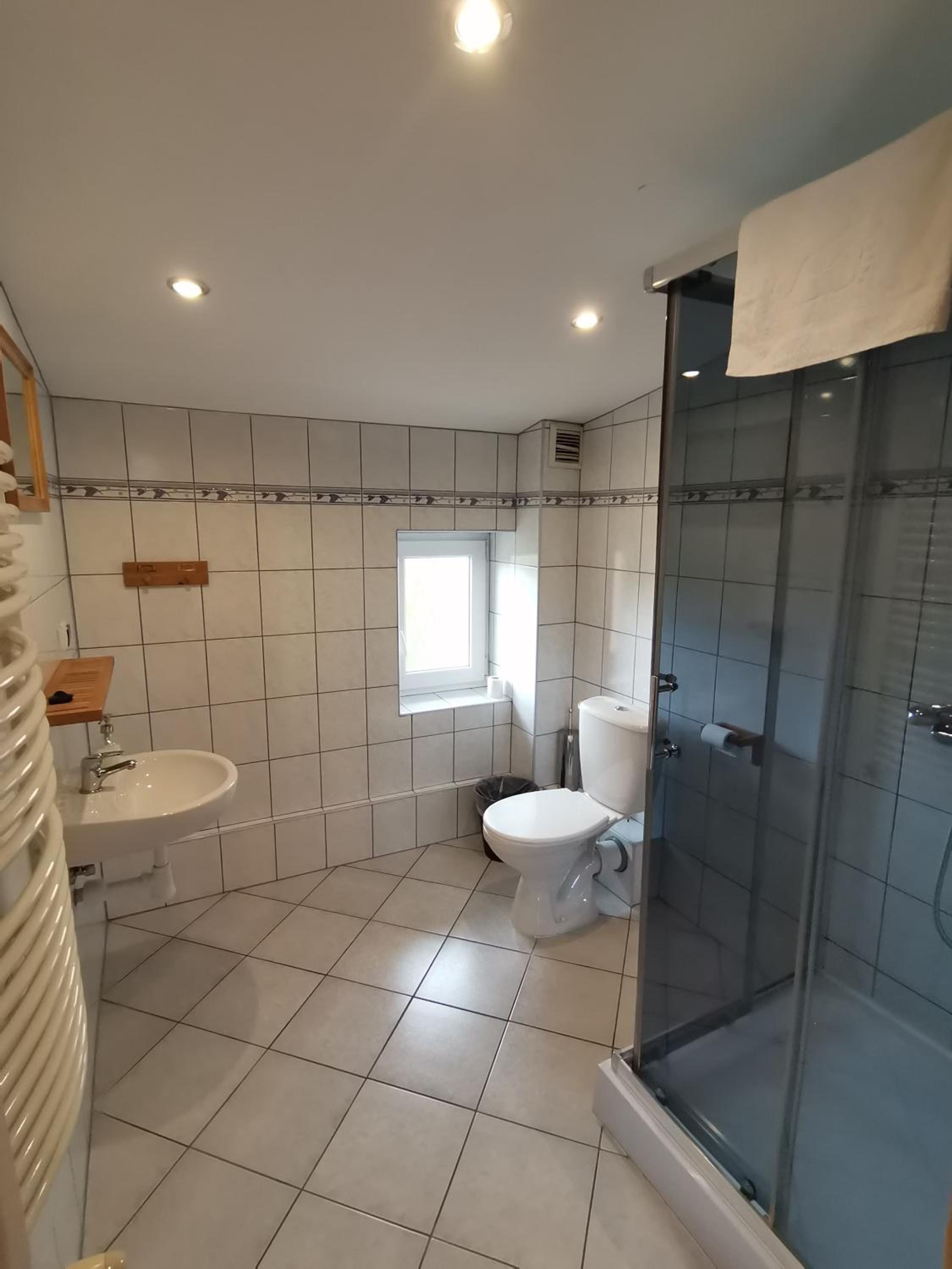 Double or Twin Room with Balcony - Photo 7