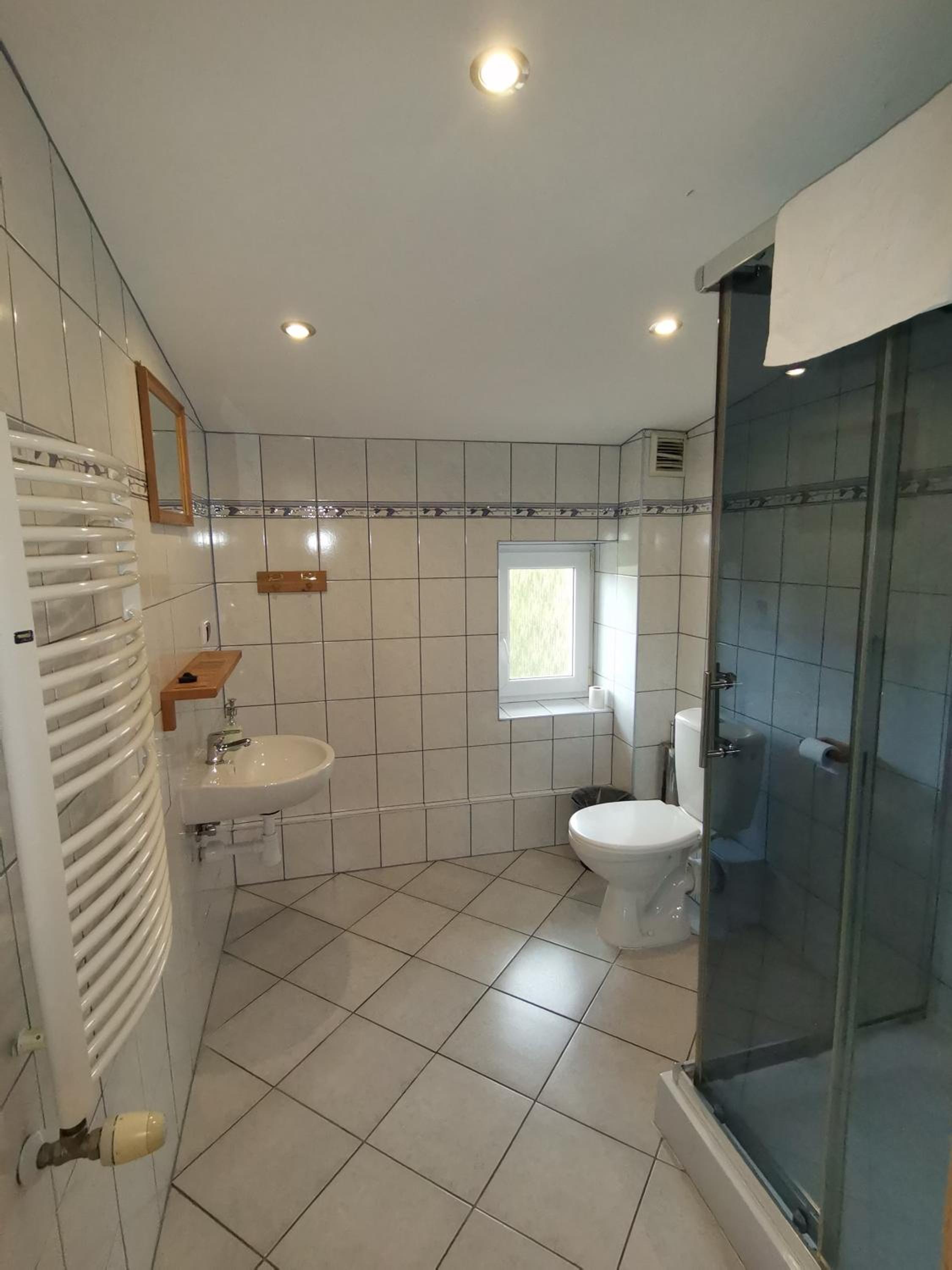 Double or Twin Room with Balcony - Photo 10