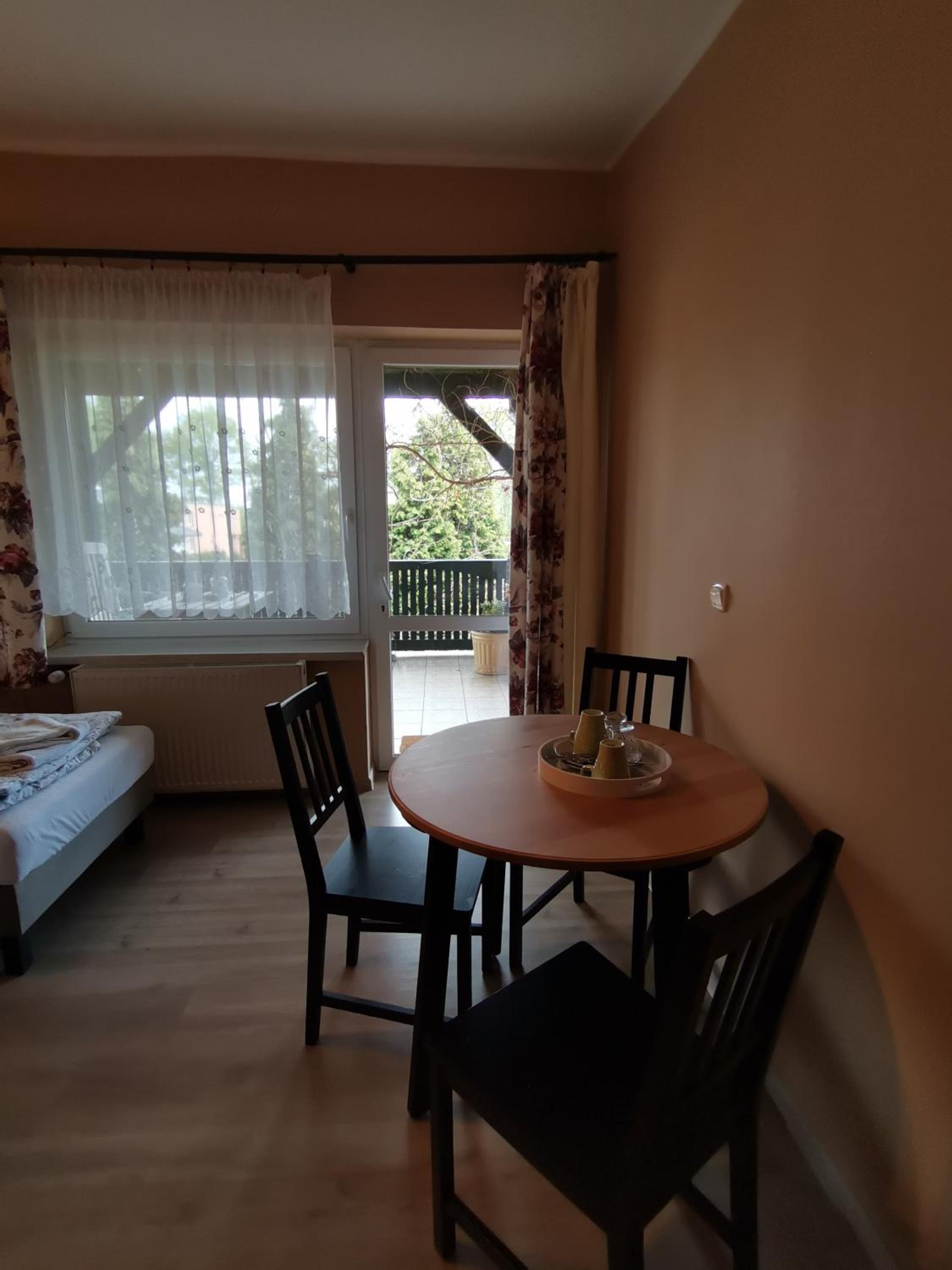 Double or Twin Room with Balcony - Photo 12