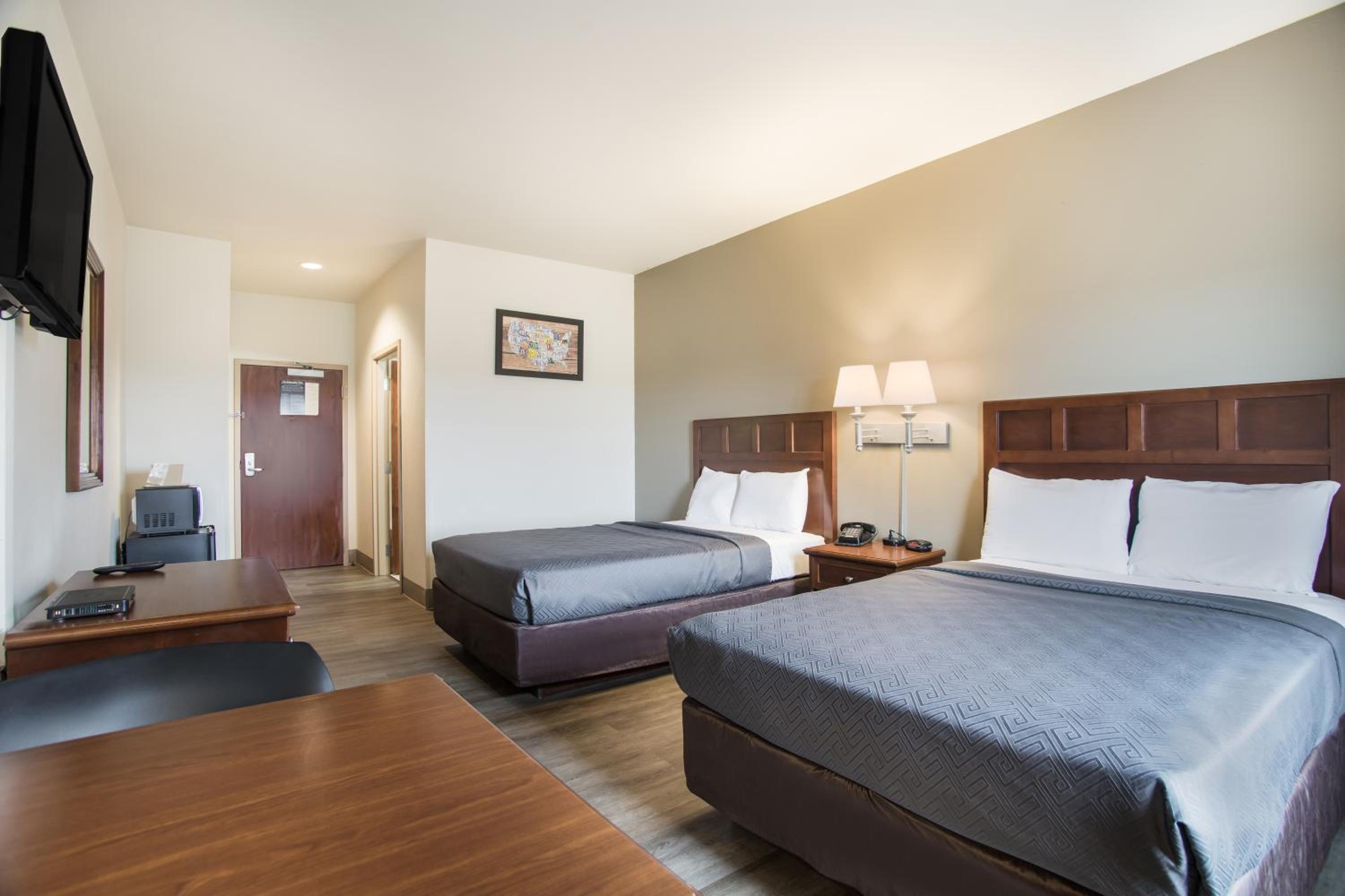 Double Room with Two Double Beds - Smoking - Photo 2