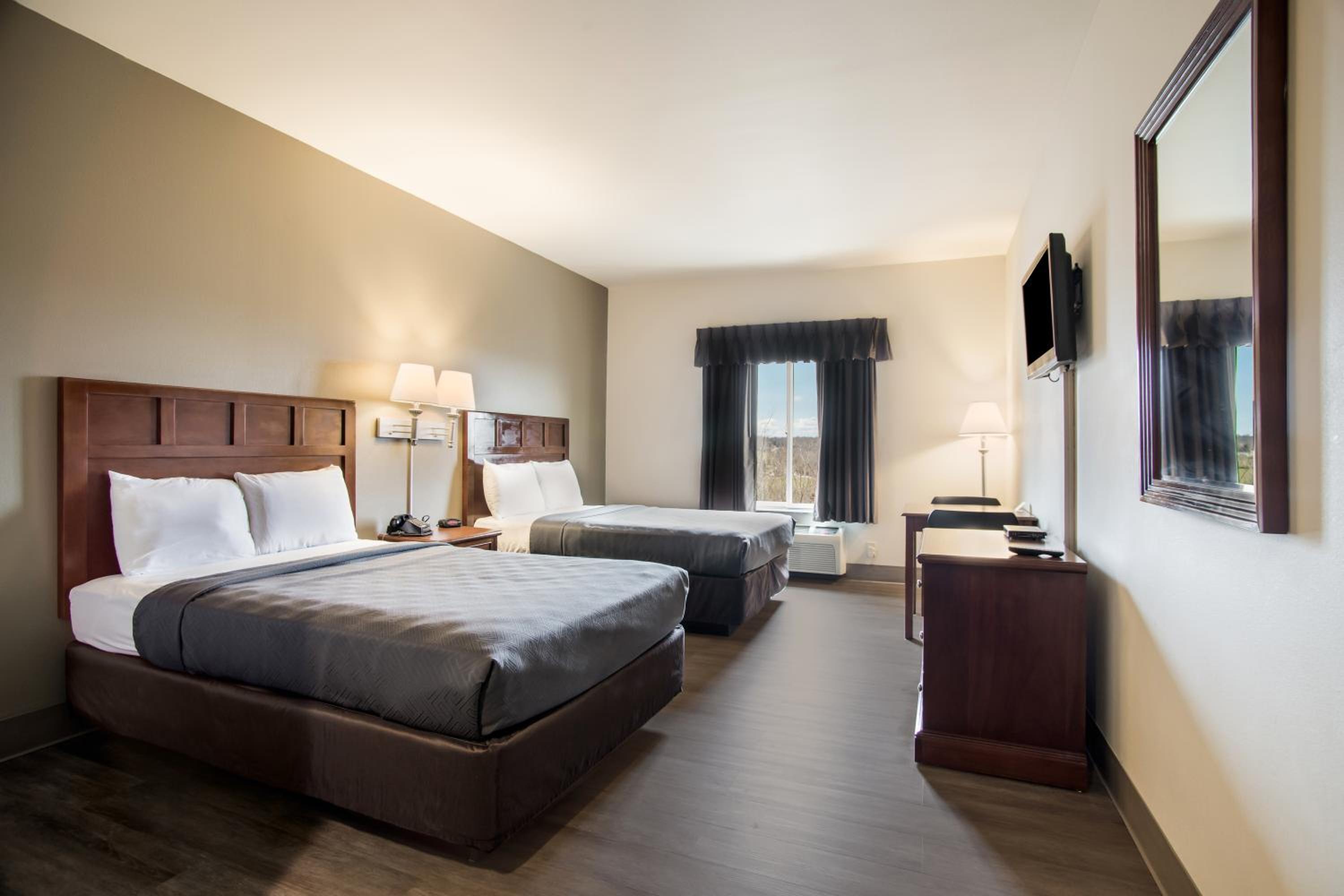 Double Room with Two Double Beds - Smoking - Photo 1