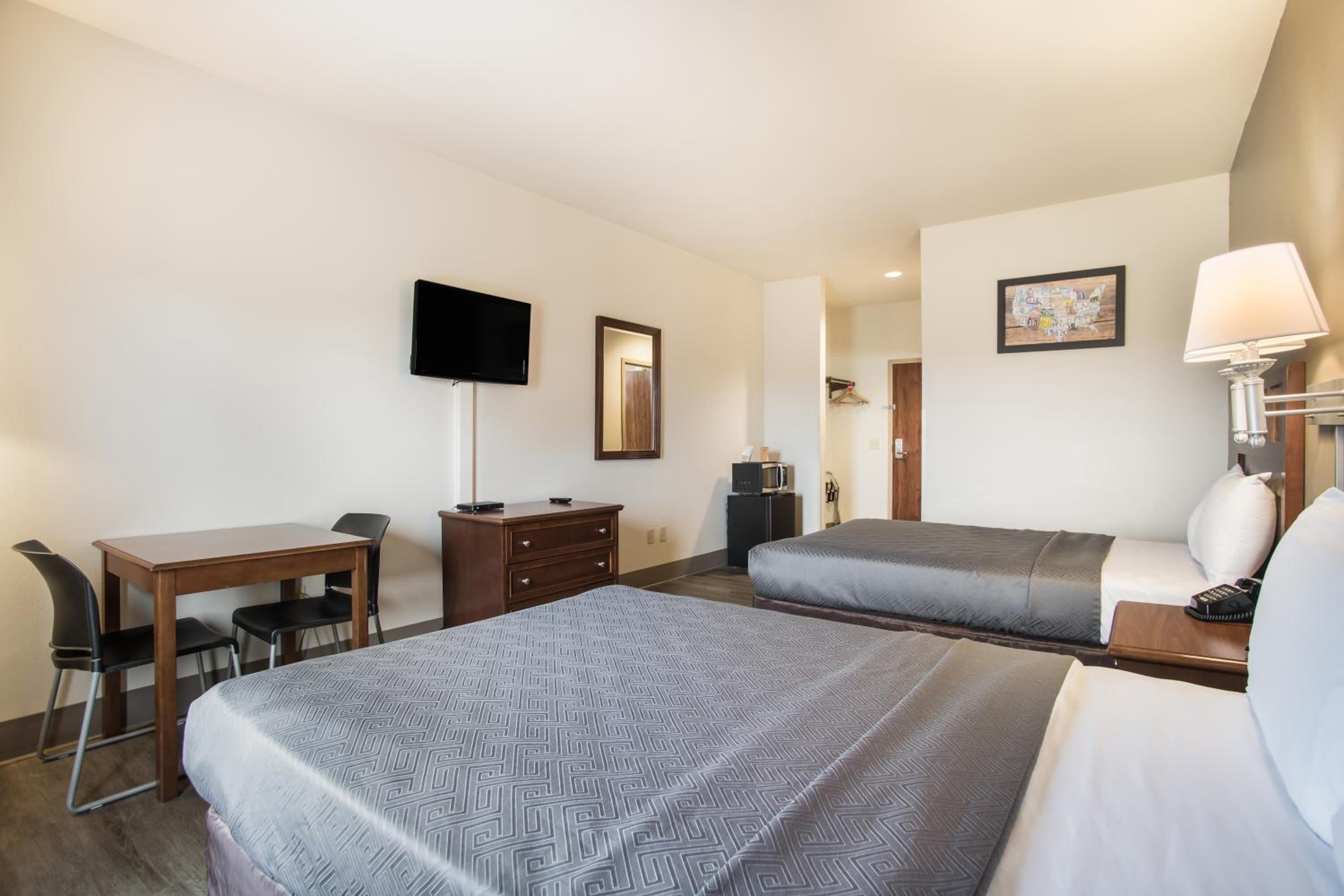 Double Room with Two Double Beds - Smoking - Photo 3