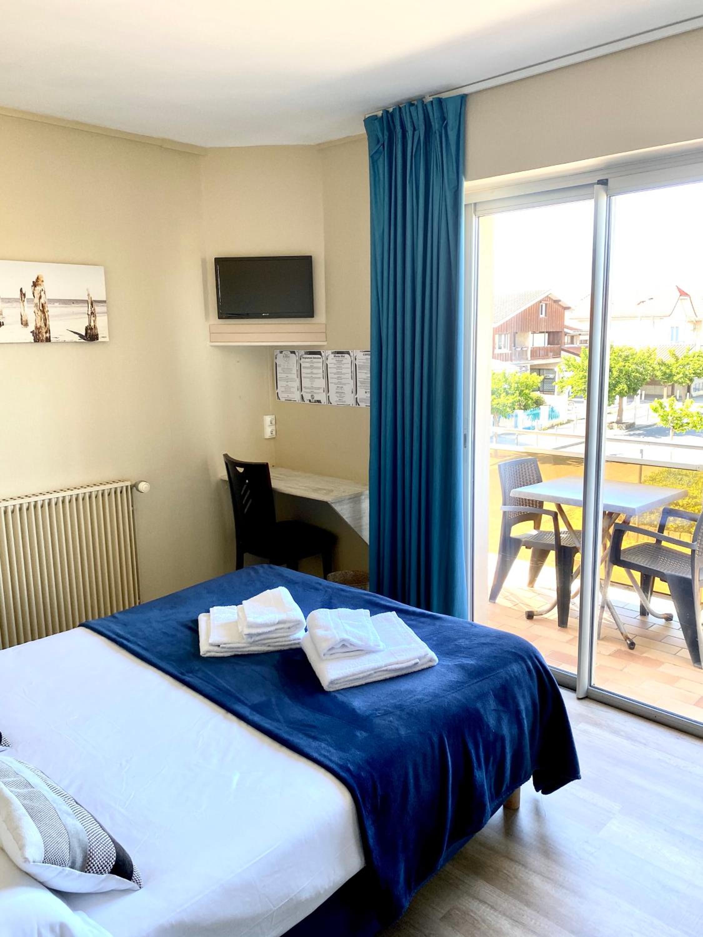 Double Room with Balcony - Photo 1