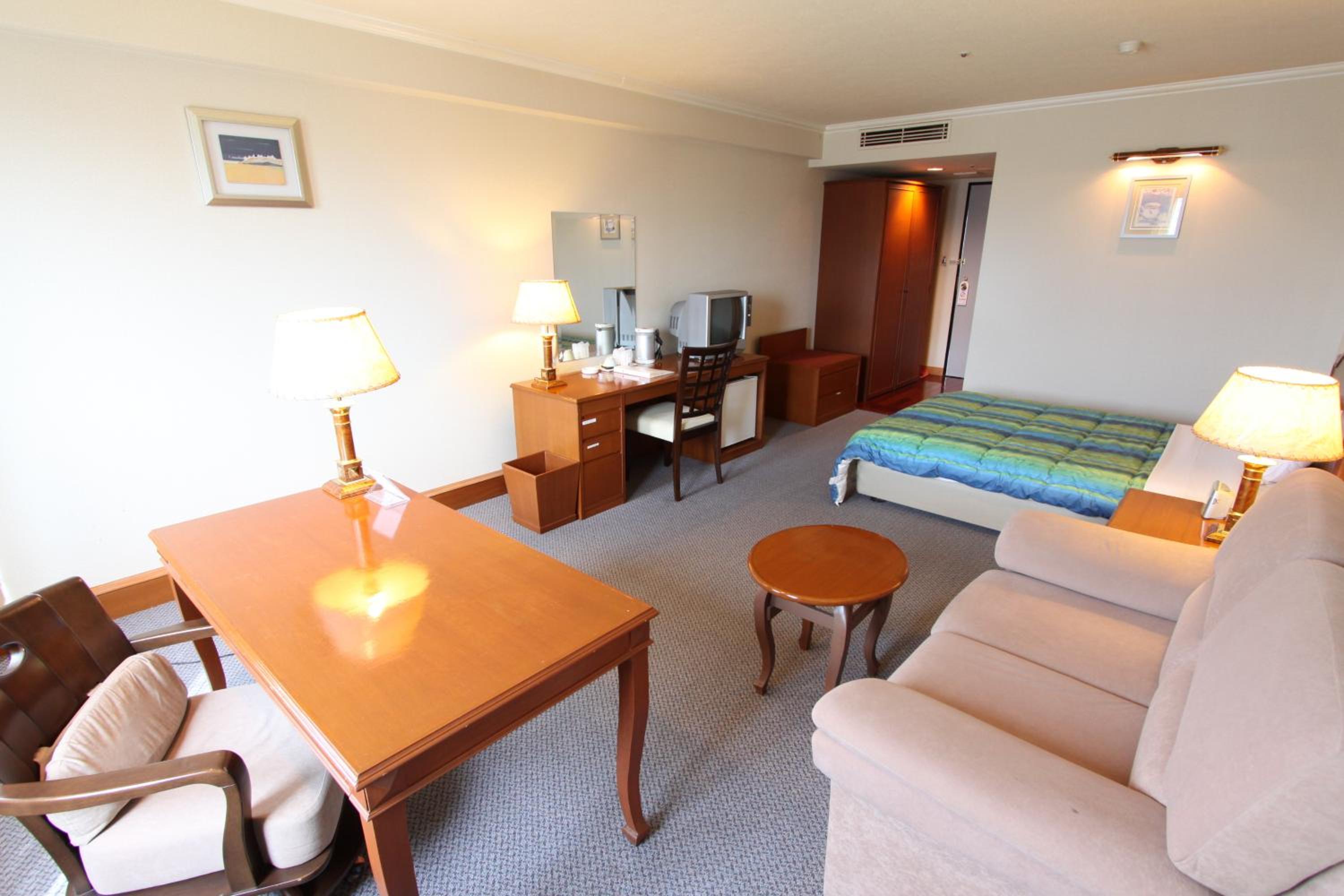 Single Room - Smoking photo 2