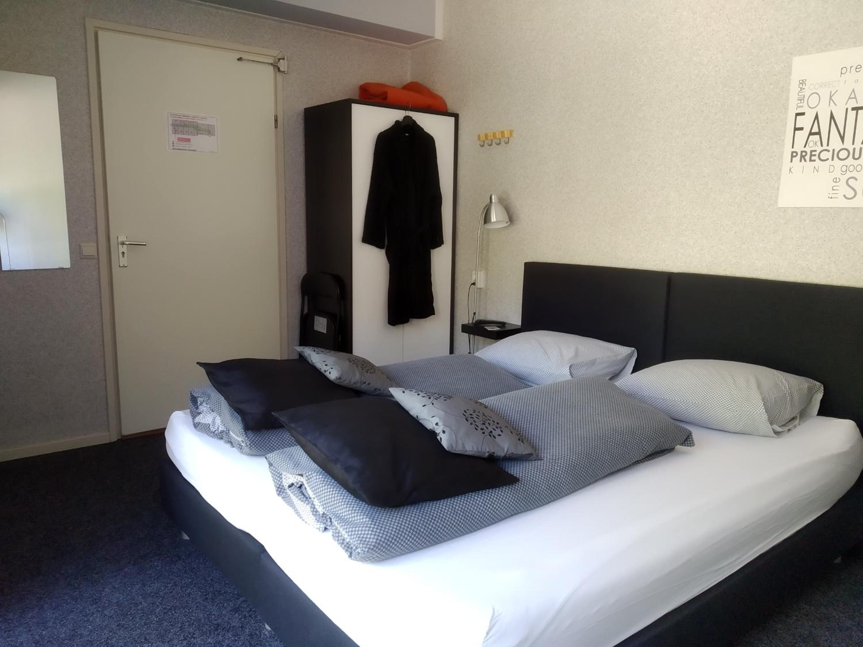 Double Room with Shared Bathroom photo 1