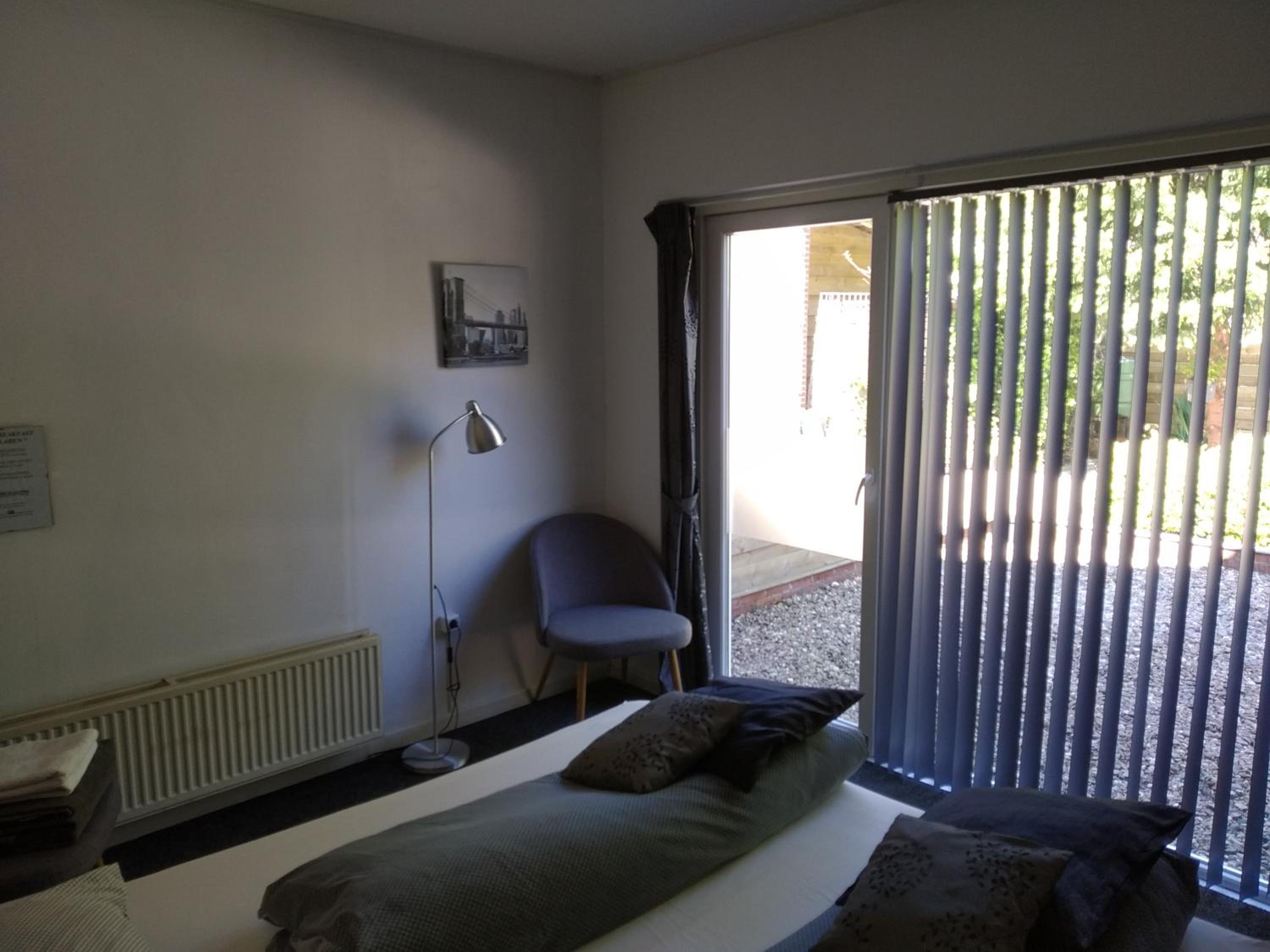 Double Room with Shared Bathroom photo 2