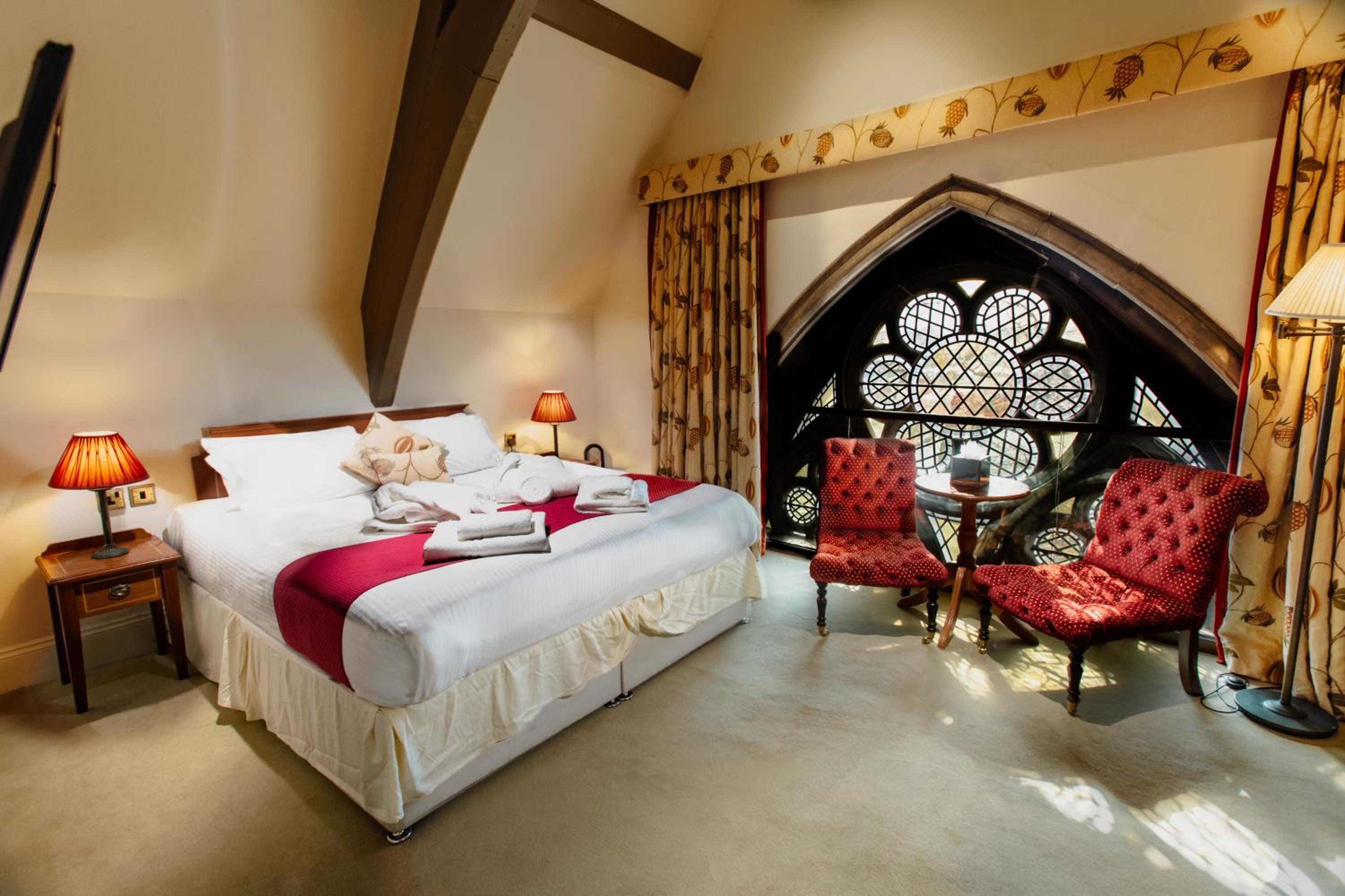 Master Red Room  - Photo 2