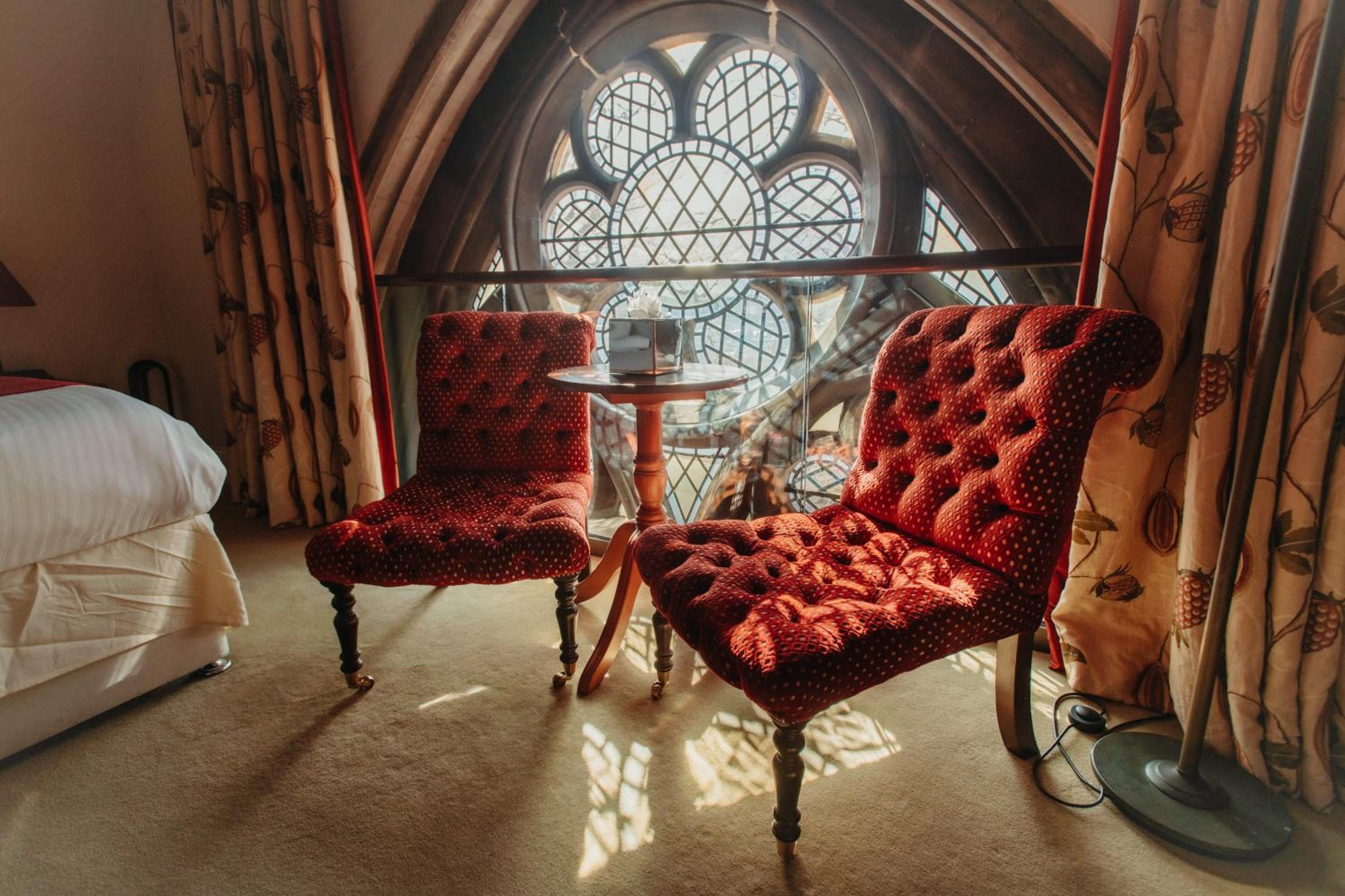 Master Red Room  - Photo 1