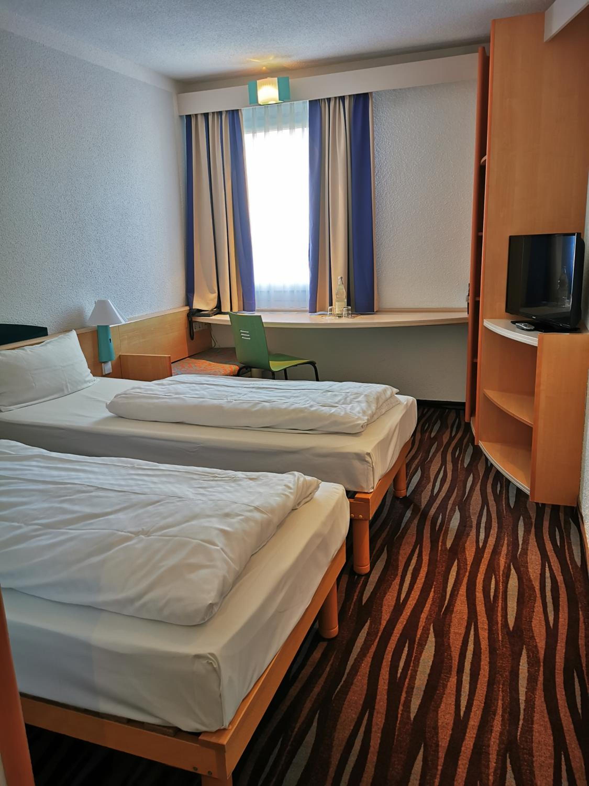 Twin Room - Photo 9