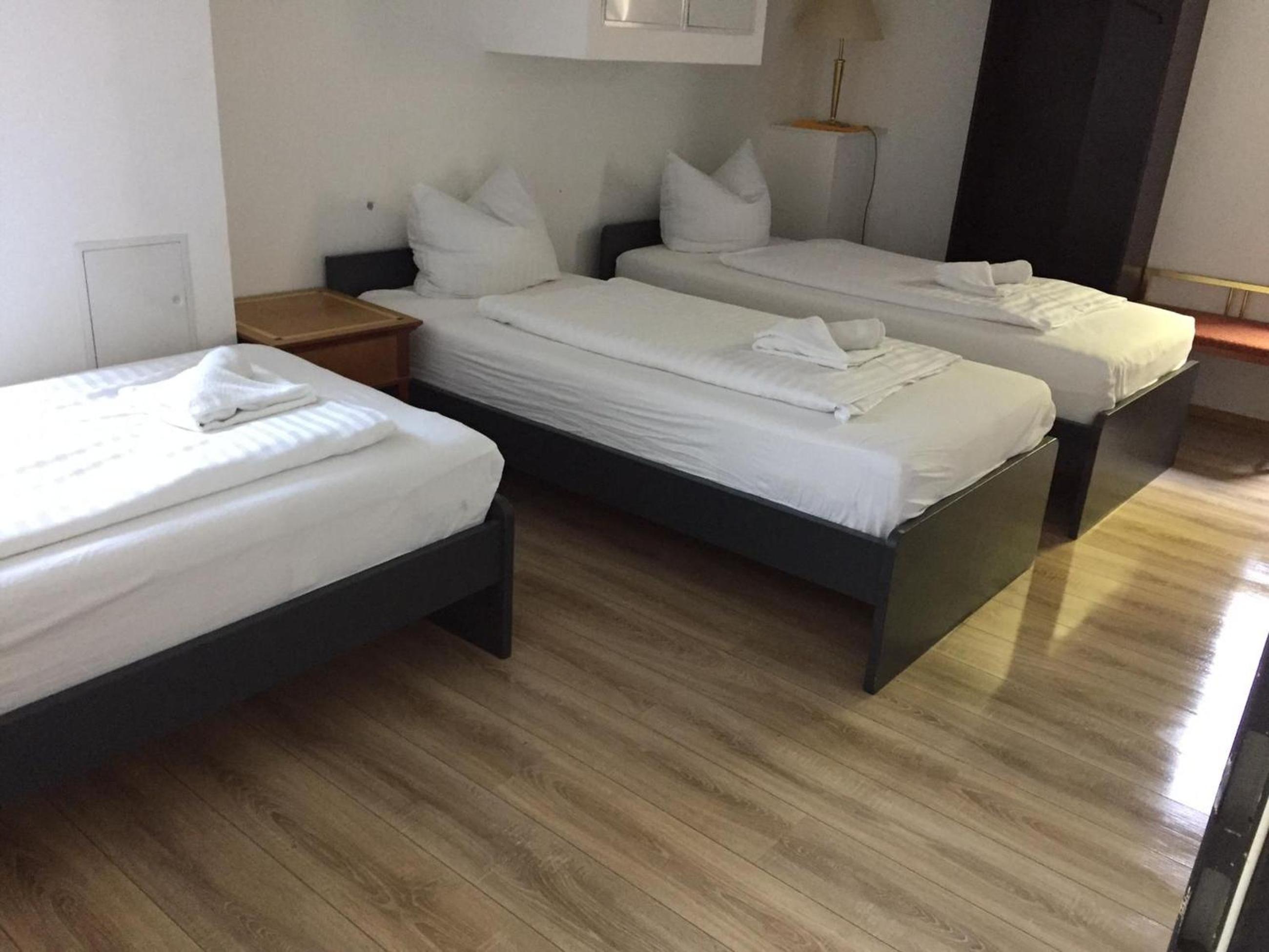 Triple Room with Shared Bathroom - Basement  photo 1
